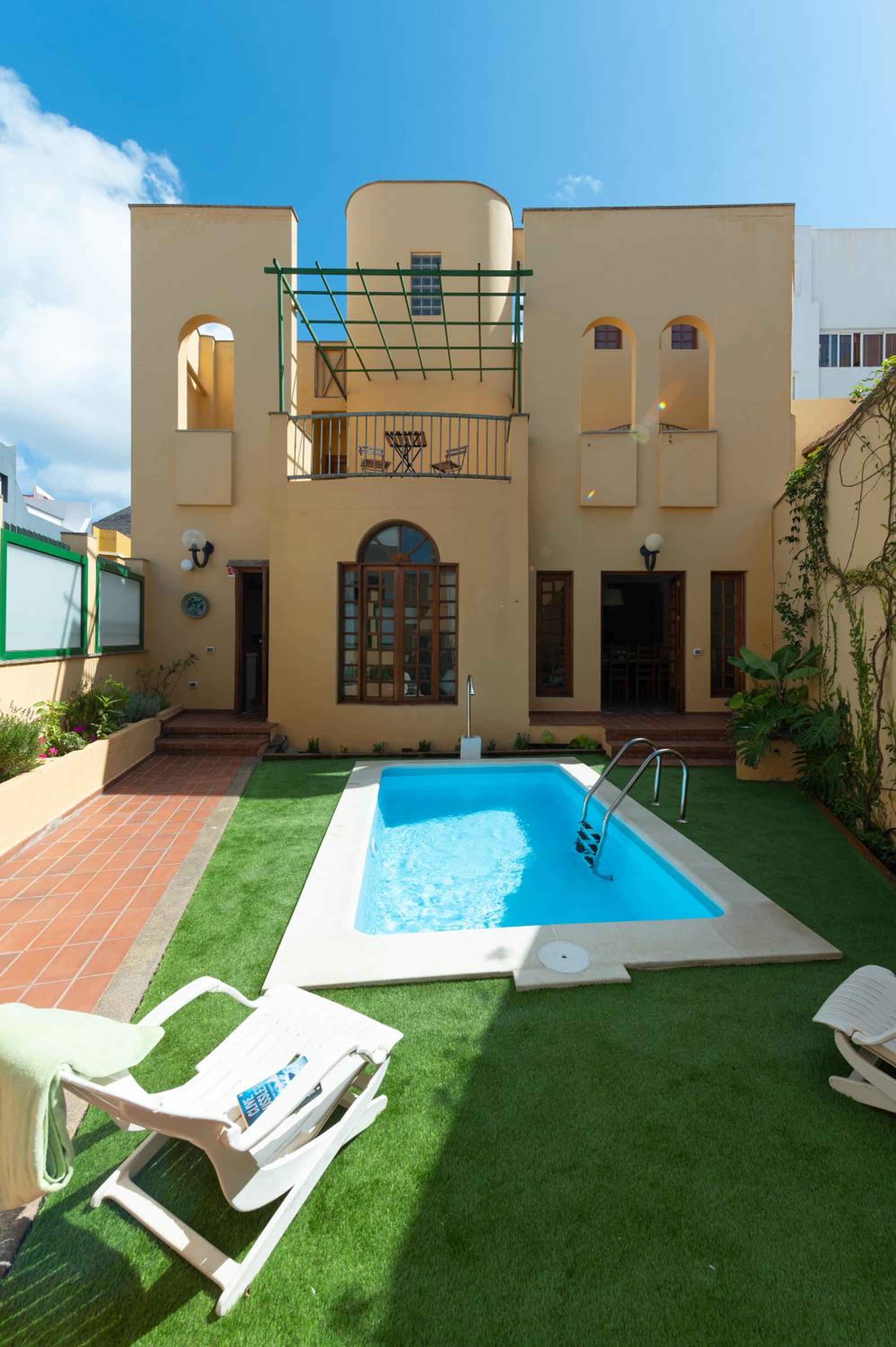 Hotel The Yellow House - Solarium - Climatized Pool - Image 1