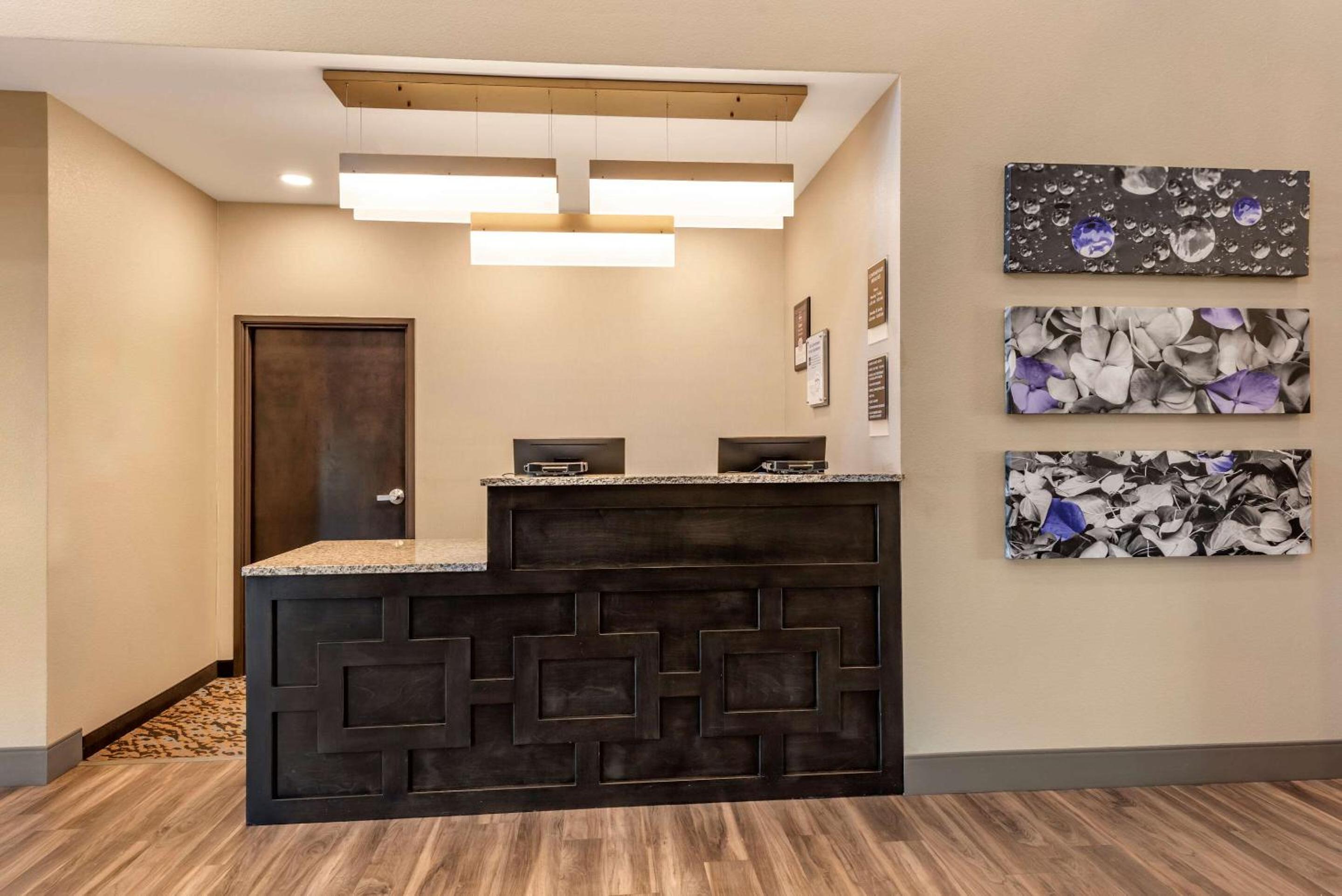 MainStay Suites Newberry - Crane view 3