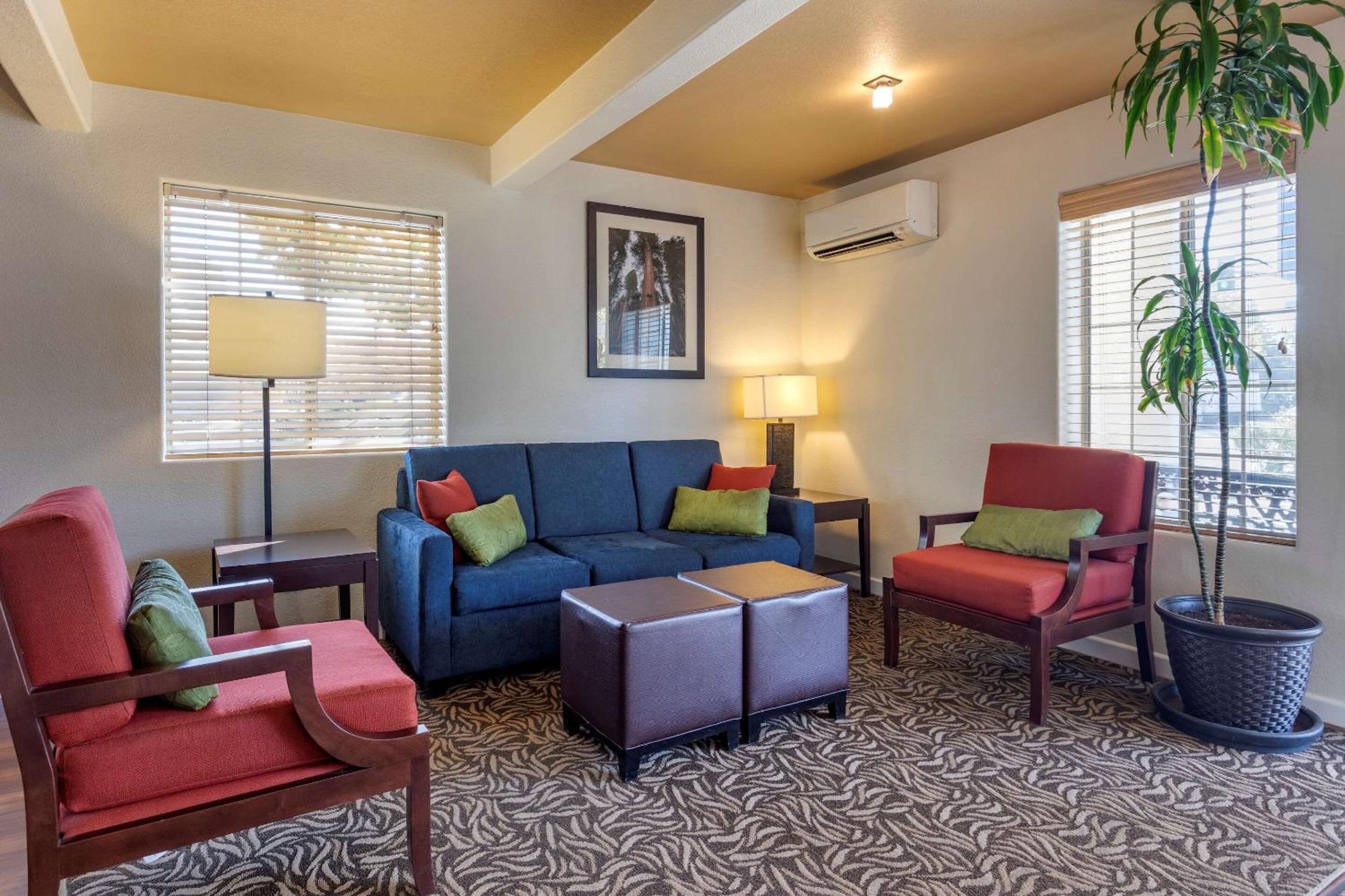 Comfort Inn Bishop view 2