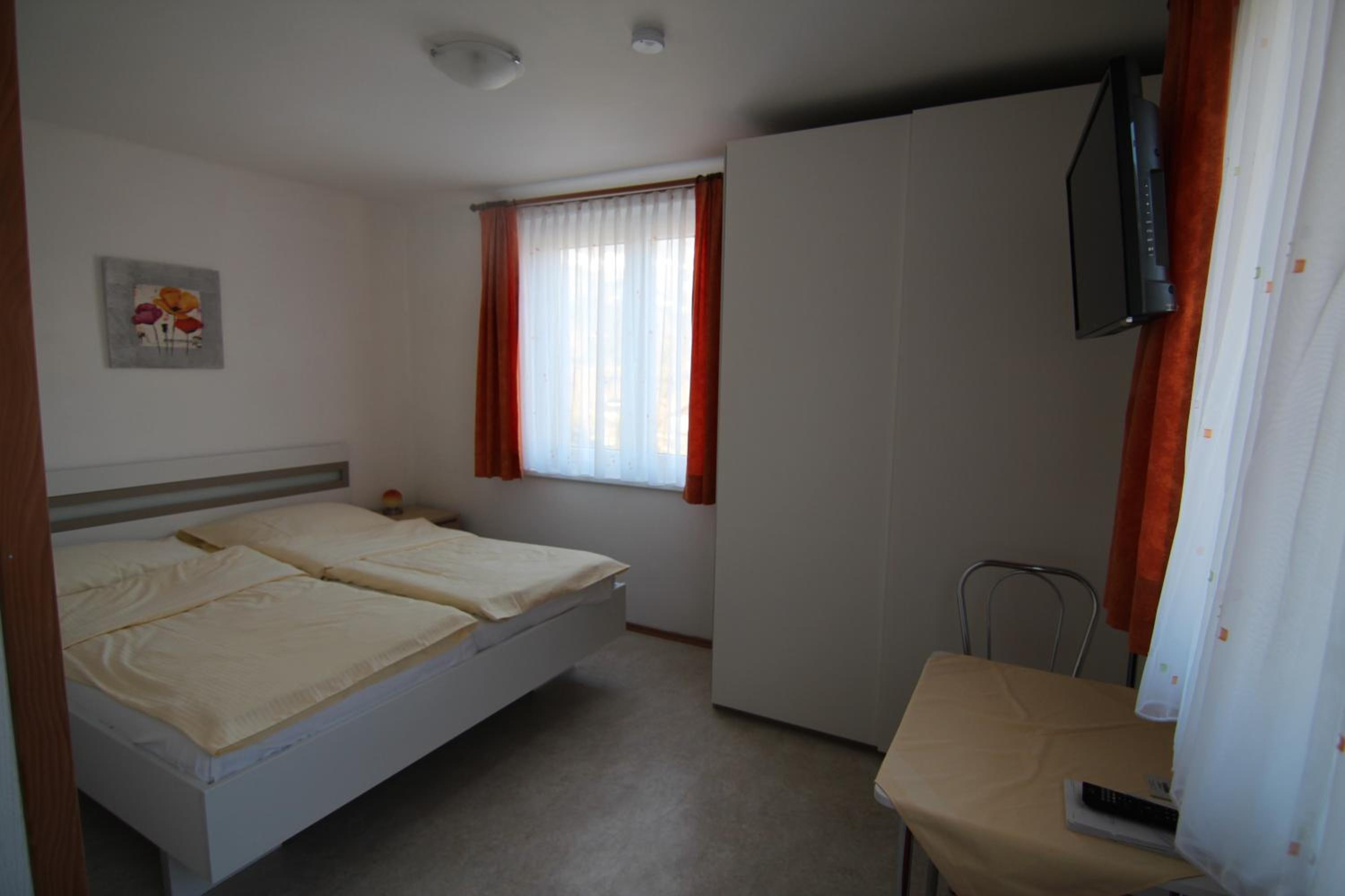Photo 33