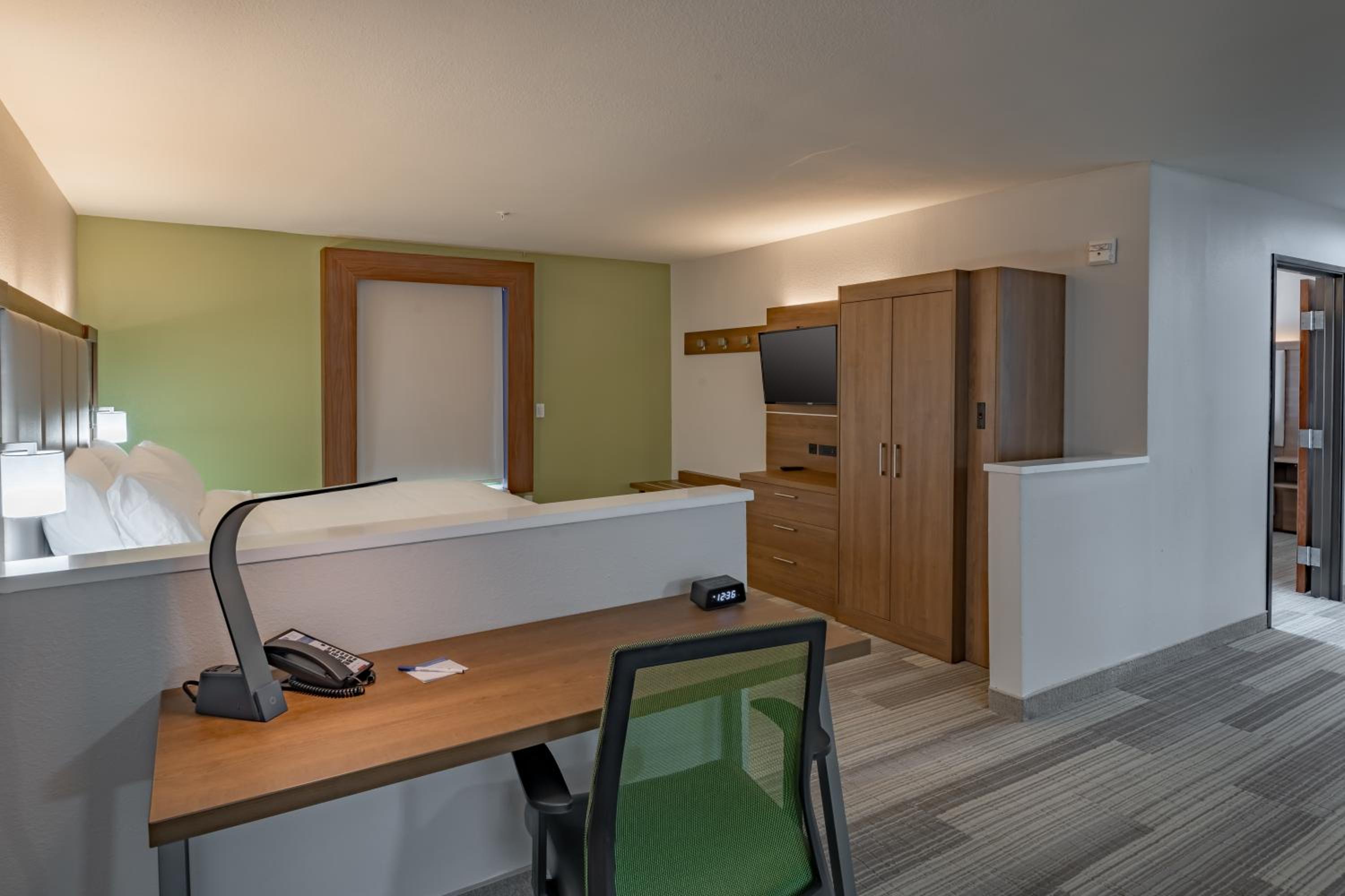 Hillsboro Vacations - Holiday Inn Express  Suites N Waco Area - West, an IHG Hotel - Property Image 5