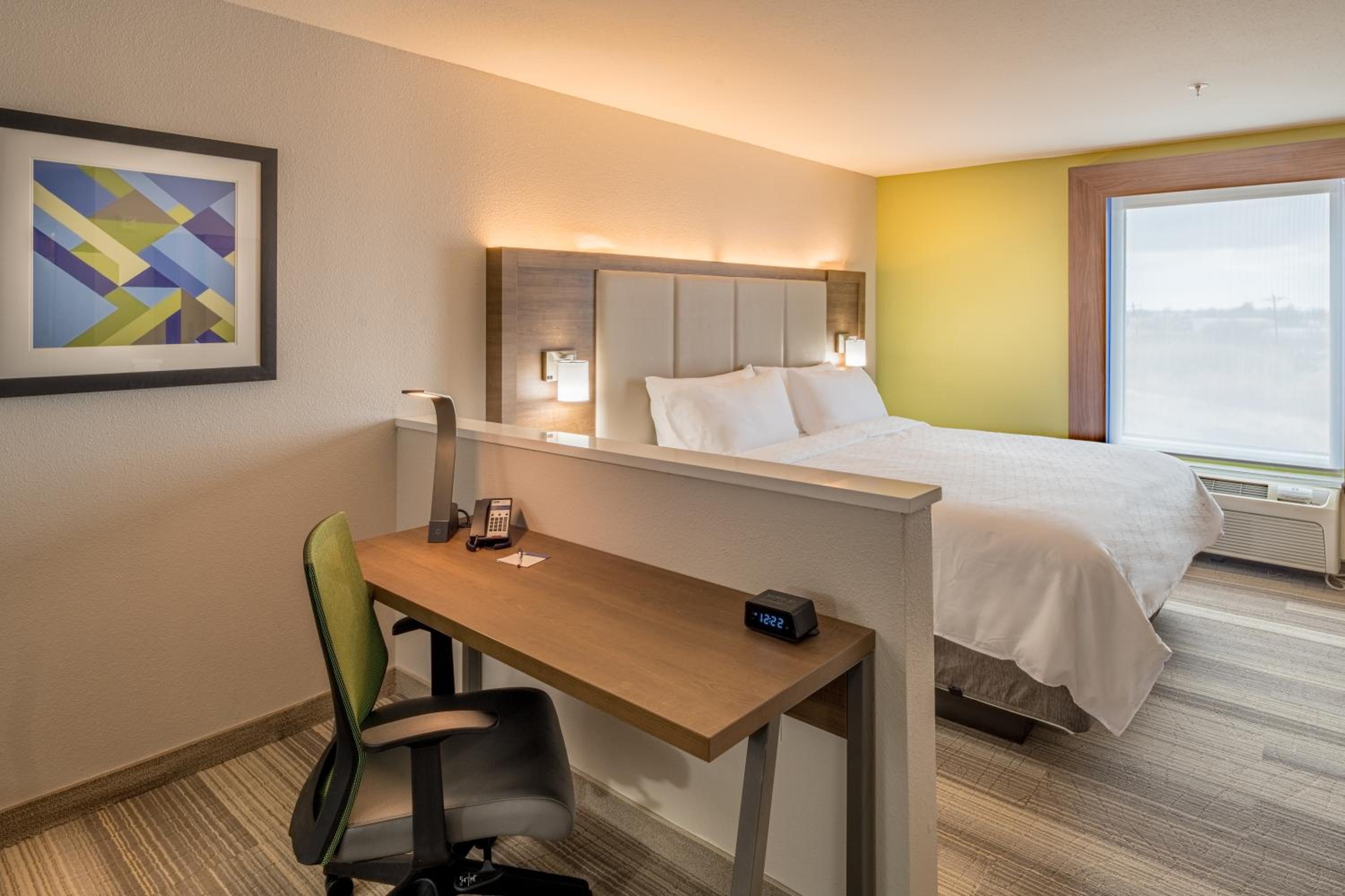 Holiday Inn Express  Suites N Waco Area - West, an IHG Hotel - Property Image 8