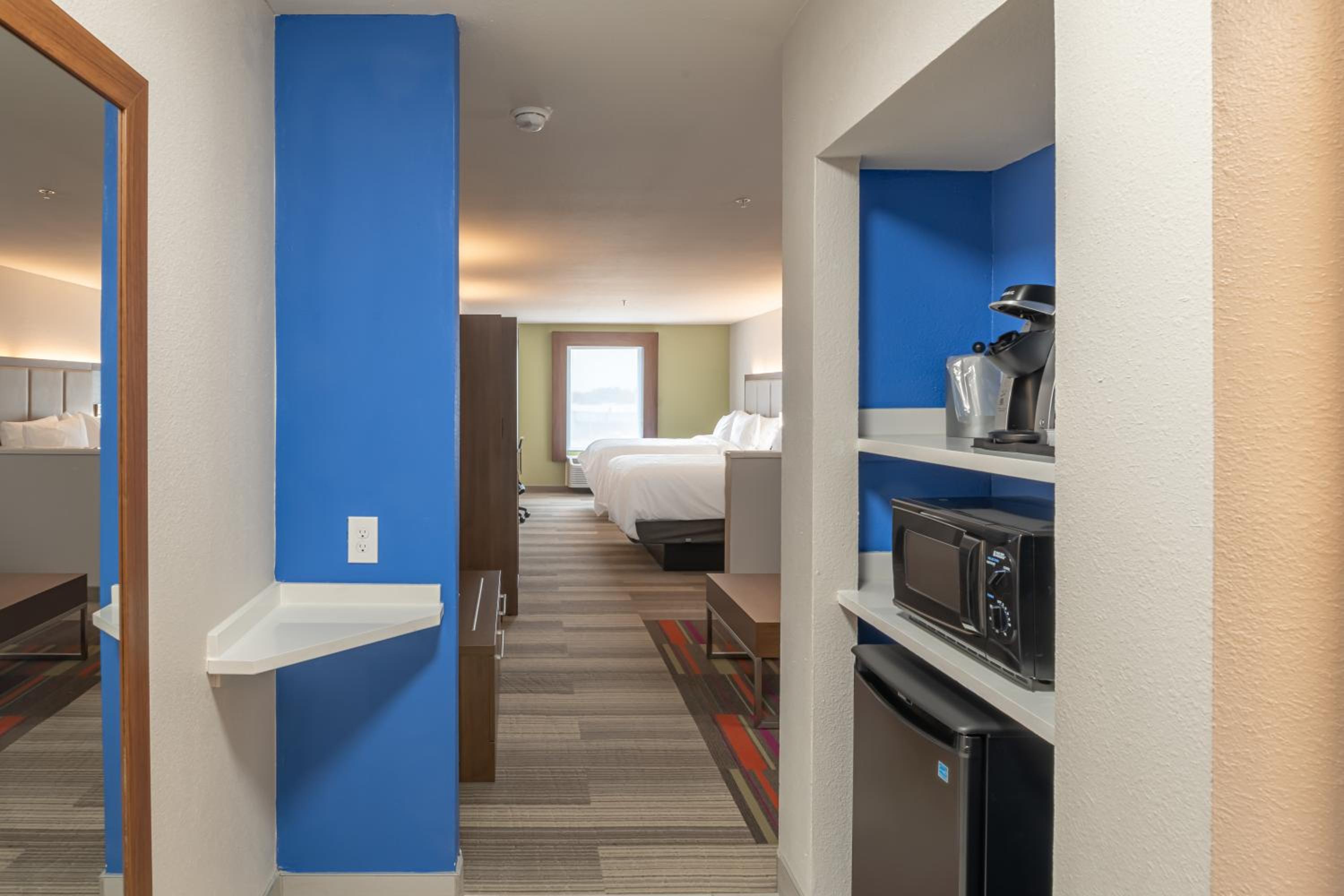 Holiday Inn Express  Suites N Waco Area - West, an IHG Hotel - Property Image 3