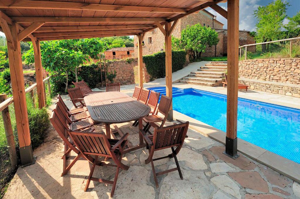 Casa con piscina y vistas a montaña - Cal Solsona