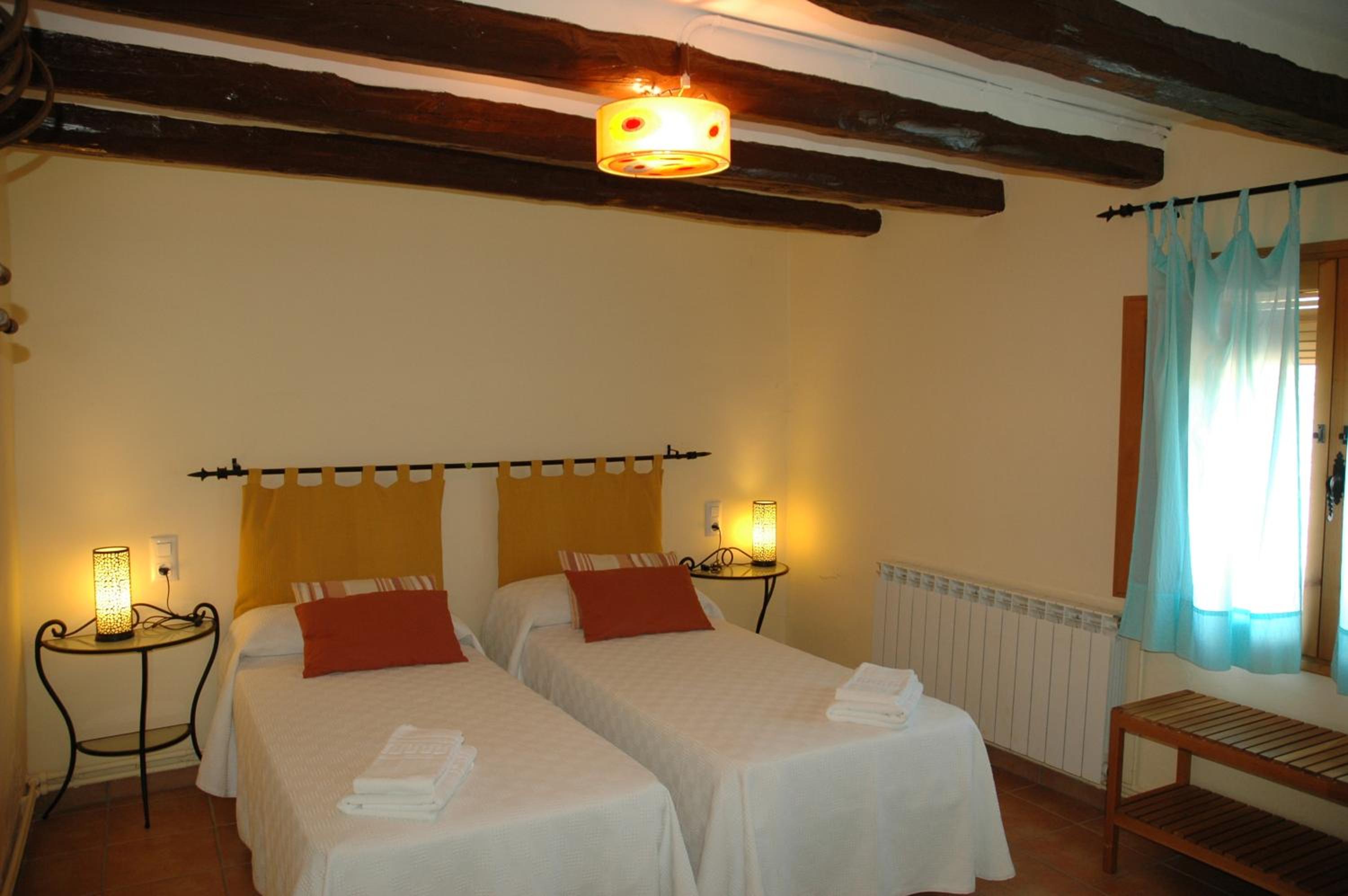 Casa con piscina y vistas a montaña - Cal Solsona