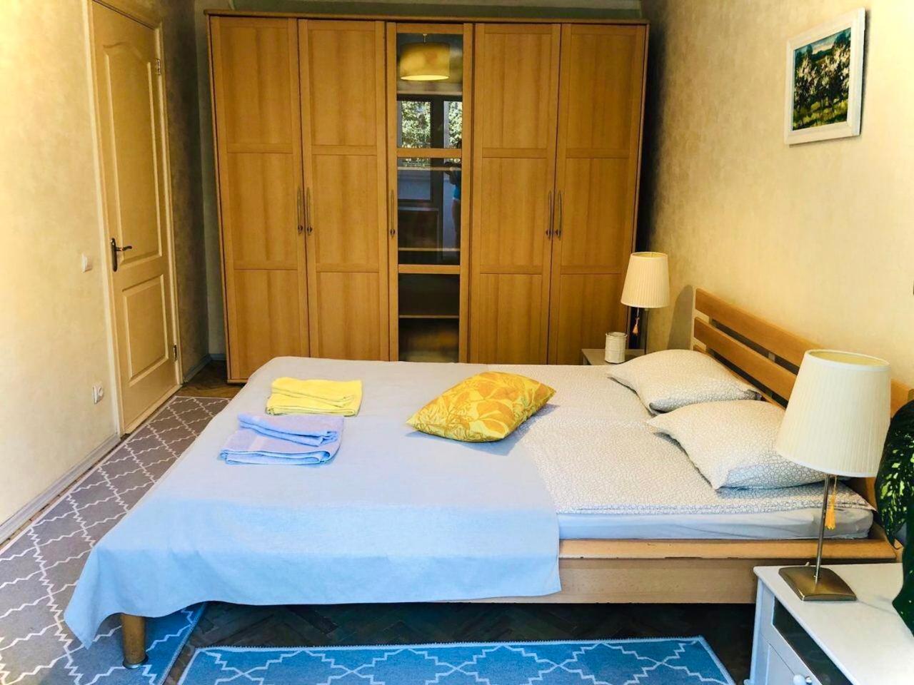 Sunflower Apartment near Kyiv airport & railway station & center city! view 3