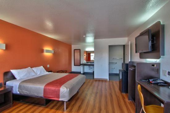 Coastal Valley Inn
