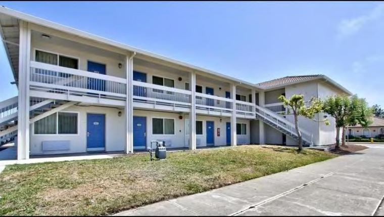 Coastal Valley Inn