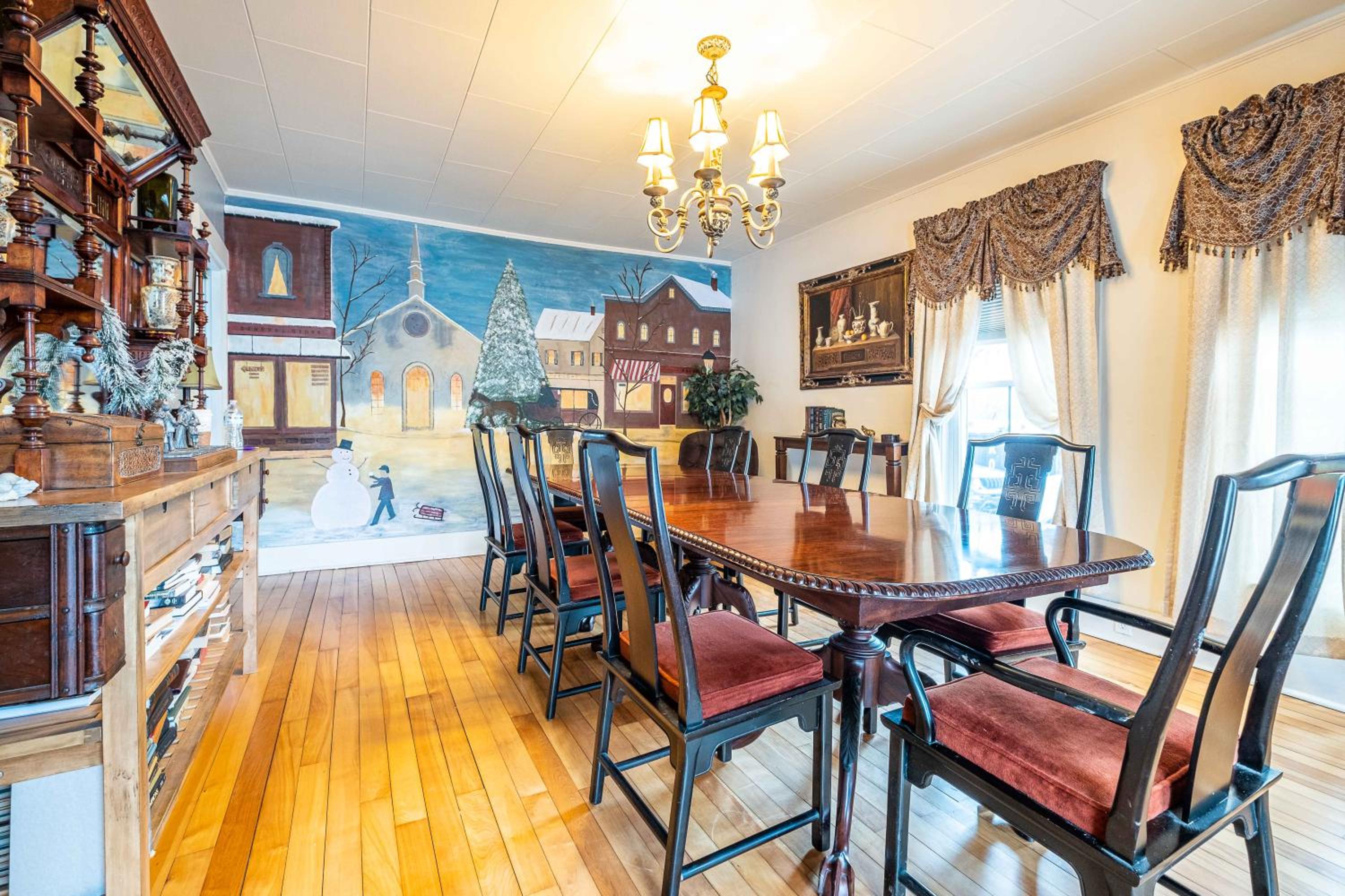 River Moon Retreat - Historic House with 8 Bedrooms, Hot Tub, On The River, High Speed WiFi view 4