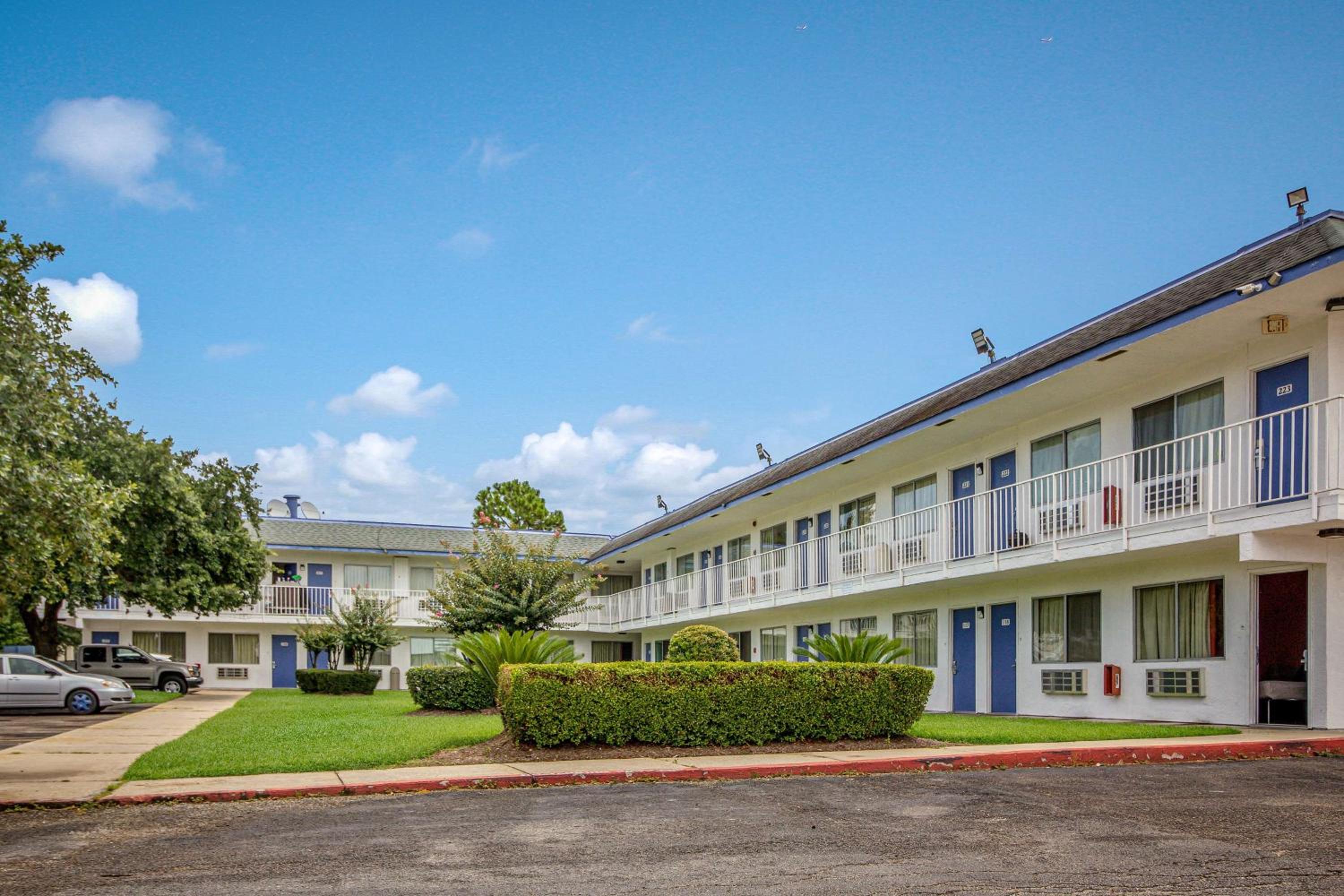 Motel 6-Conroe, TX view 4