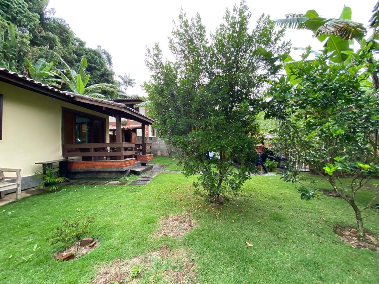 Lumiar linda vista das montanhas, com lareira, churrasqueira, wifi, Tv a cabo, casa ampla, arejada jardim pertinho do centro de Lumiar e de cachoeiras