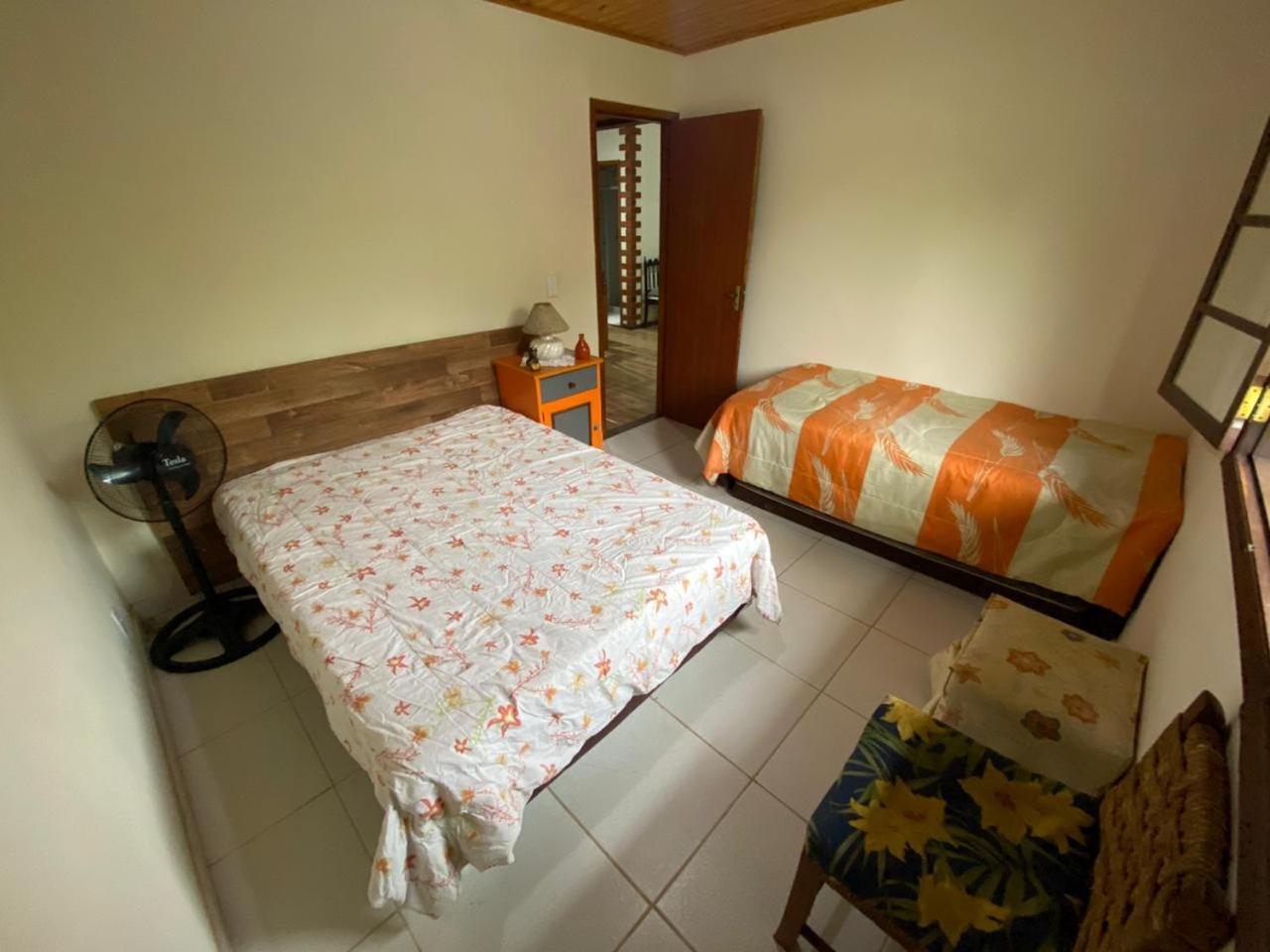 Lumiar linda vista das montanhas, com lareira, churrasqueira, wifi, Tv a cabo, casa ampla, arejada jardim pertinho do centro de Lumiar e de cachoeiras