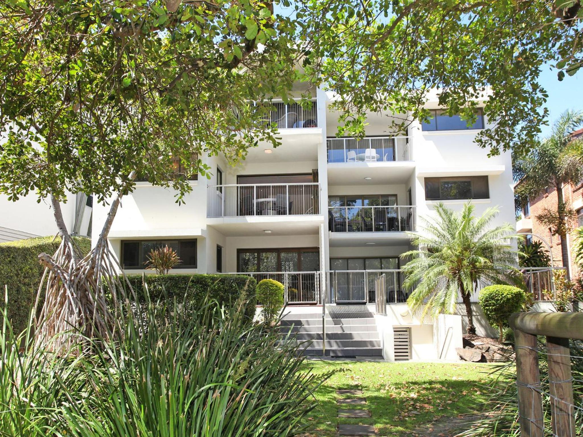Windmill 4 Two Bedroom Beachside Apartment on Parkyn Parade view 2