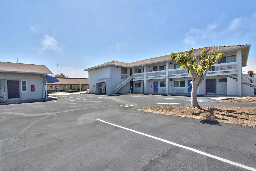 Coastal Valley Inn
