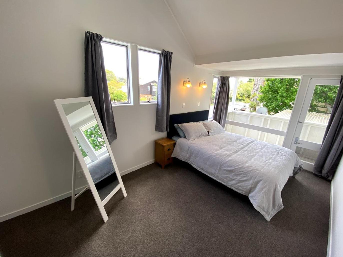 Chamberlain House - 3 bedroom house by Manly beach view 4