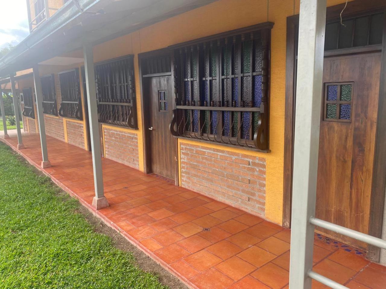 Hotel Campestre Los Mangos - Image 1