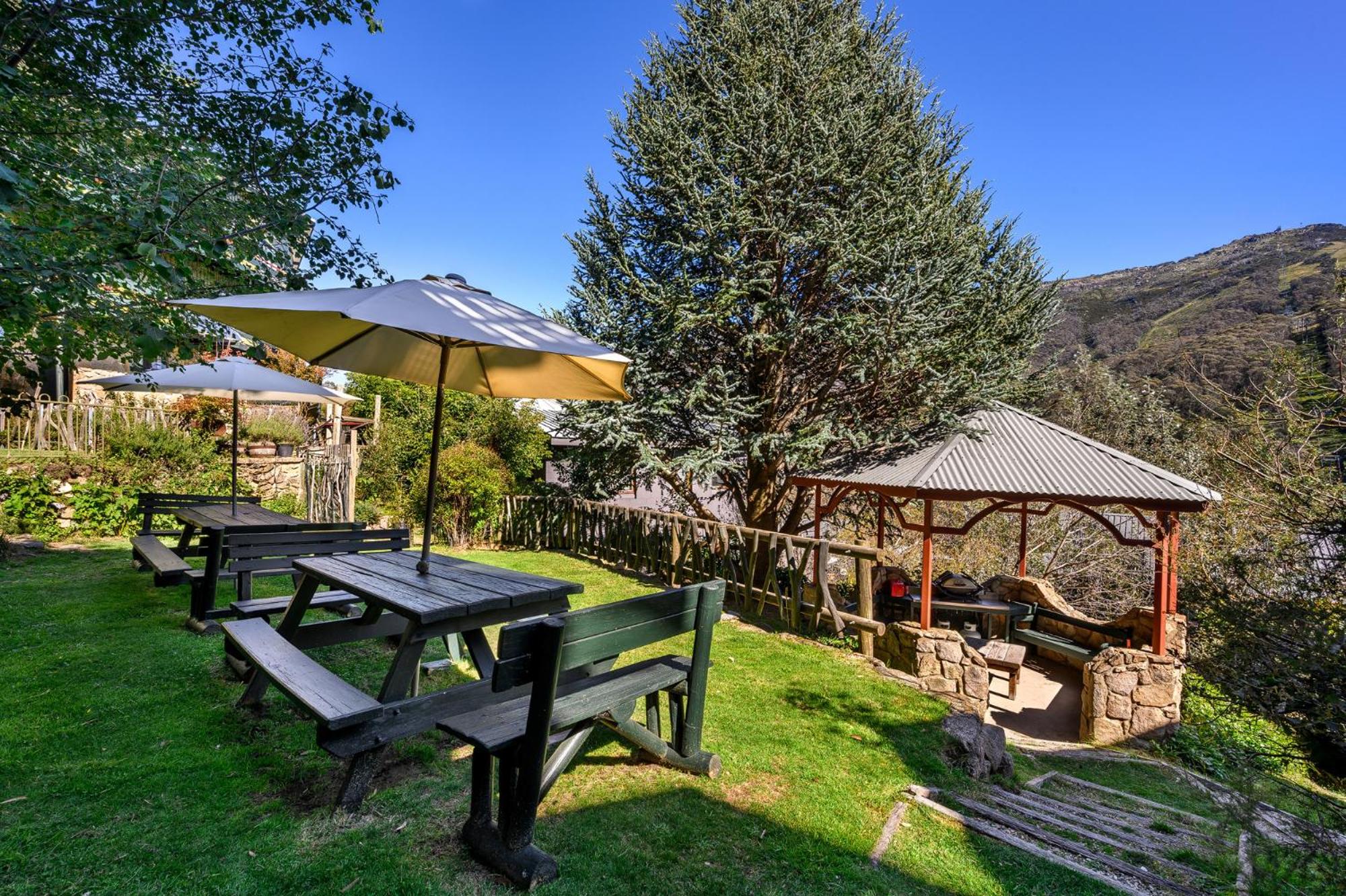 Kasees Apartments & Mountain Lodge
