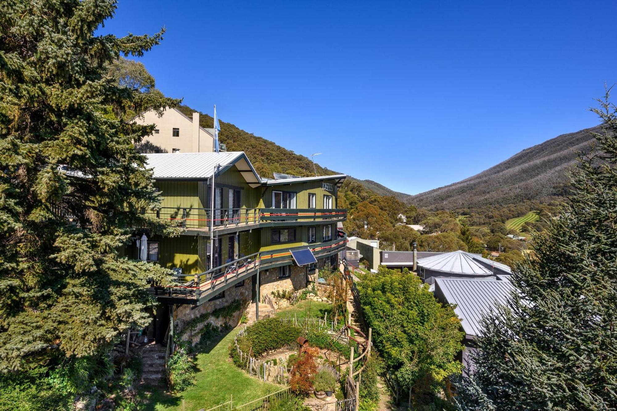 Kasees Apartments & Mountain Lodge