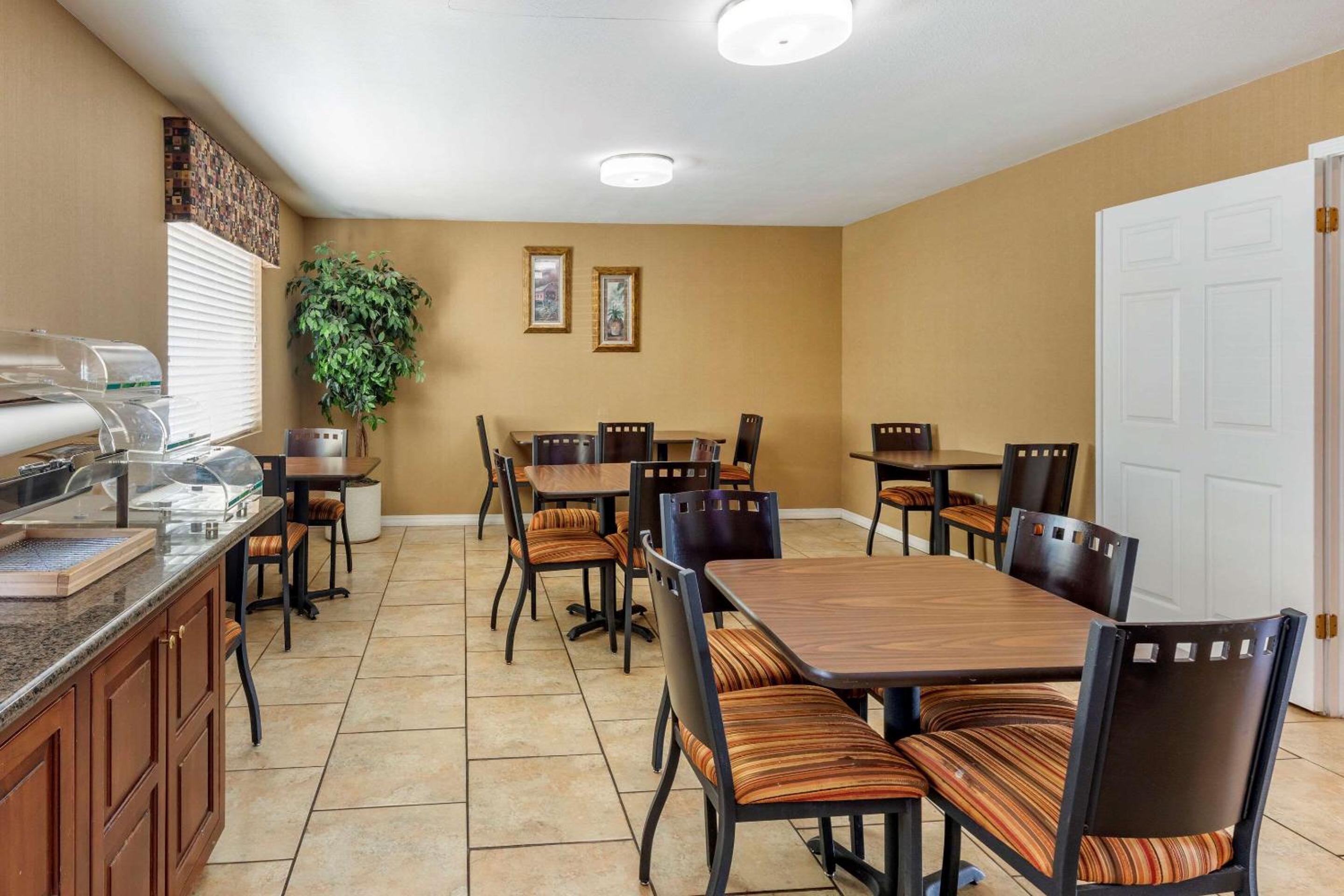 Russellville Vacations - Quality Inn Russellville I-40 - Property Image 3