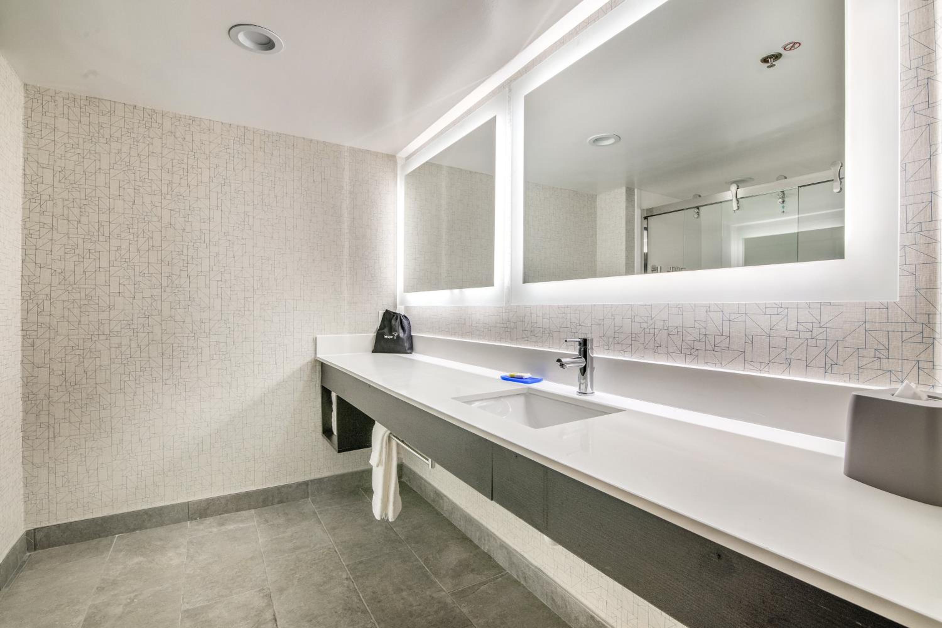 Longview Vacations - Holiday Inn Express Suites Longview North, an IHG Hotel - Property Image 94