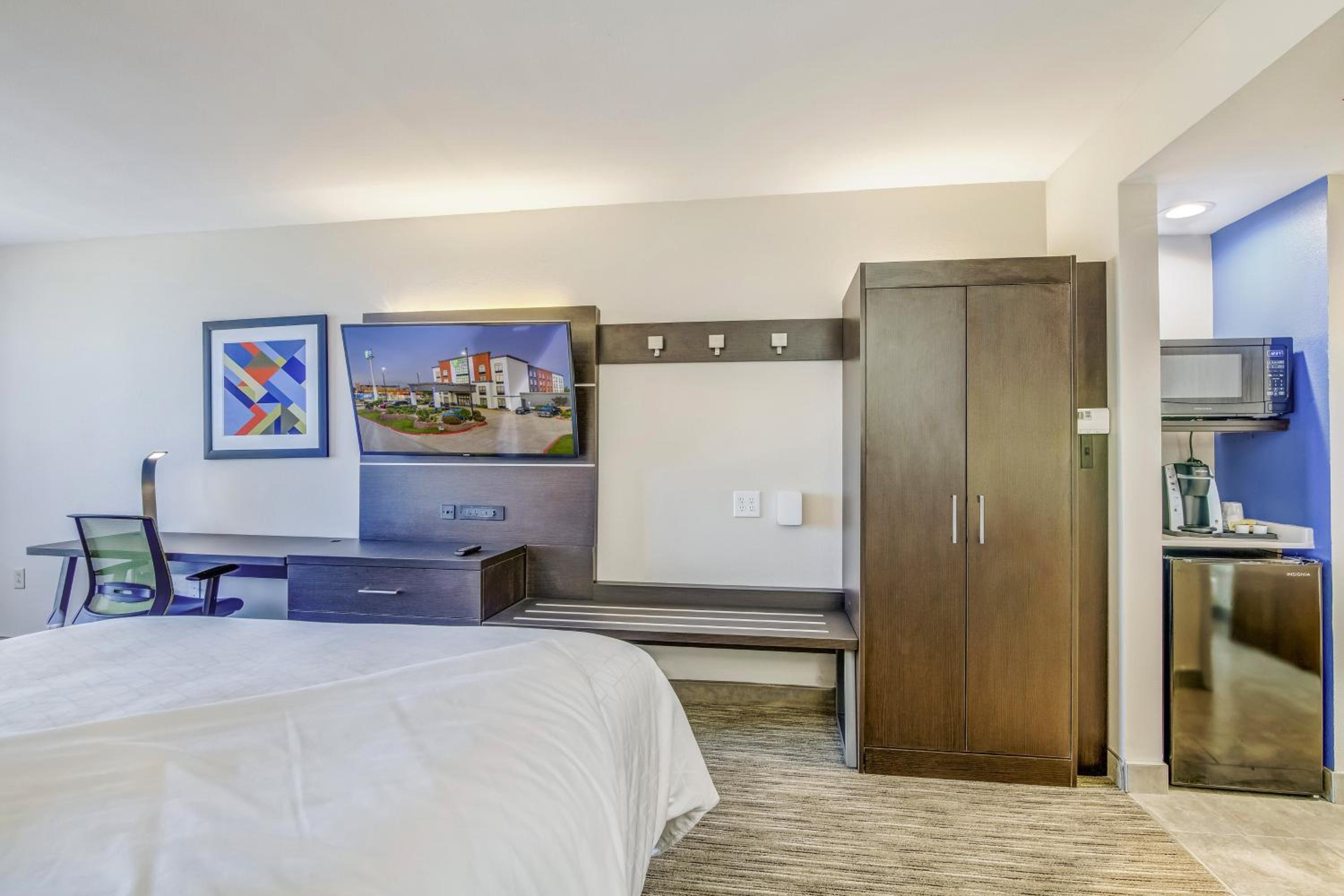 Longview Vacations - Holiday Inn Express Suites Longview North, an IHG Hotel - Property Image 102