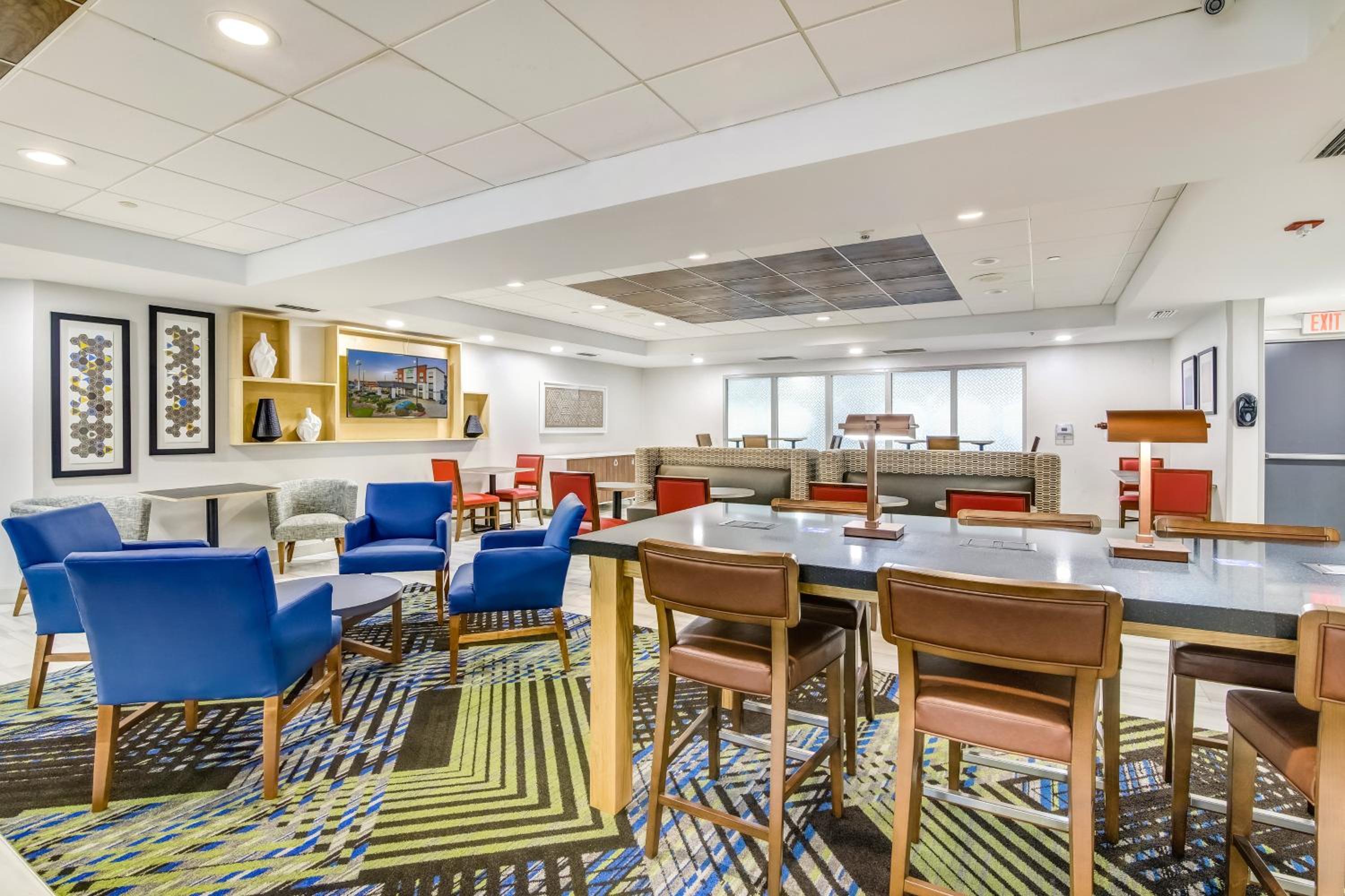 Longview Vacations - Holiday Inn Express Suites Longview North, an IHG Hotel - Property Image 43