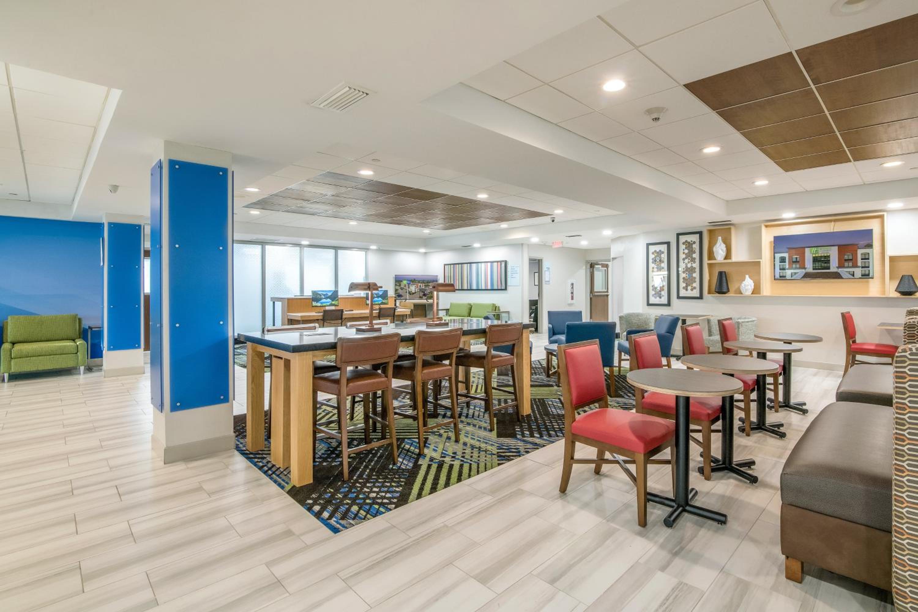 Longview Vacations - Holiday Inn Express Suites Longview North, an IHG Hotel - Property Image 46