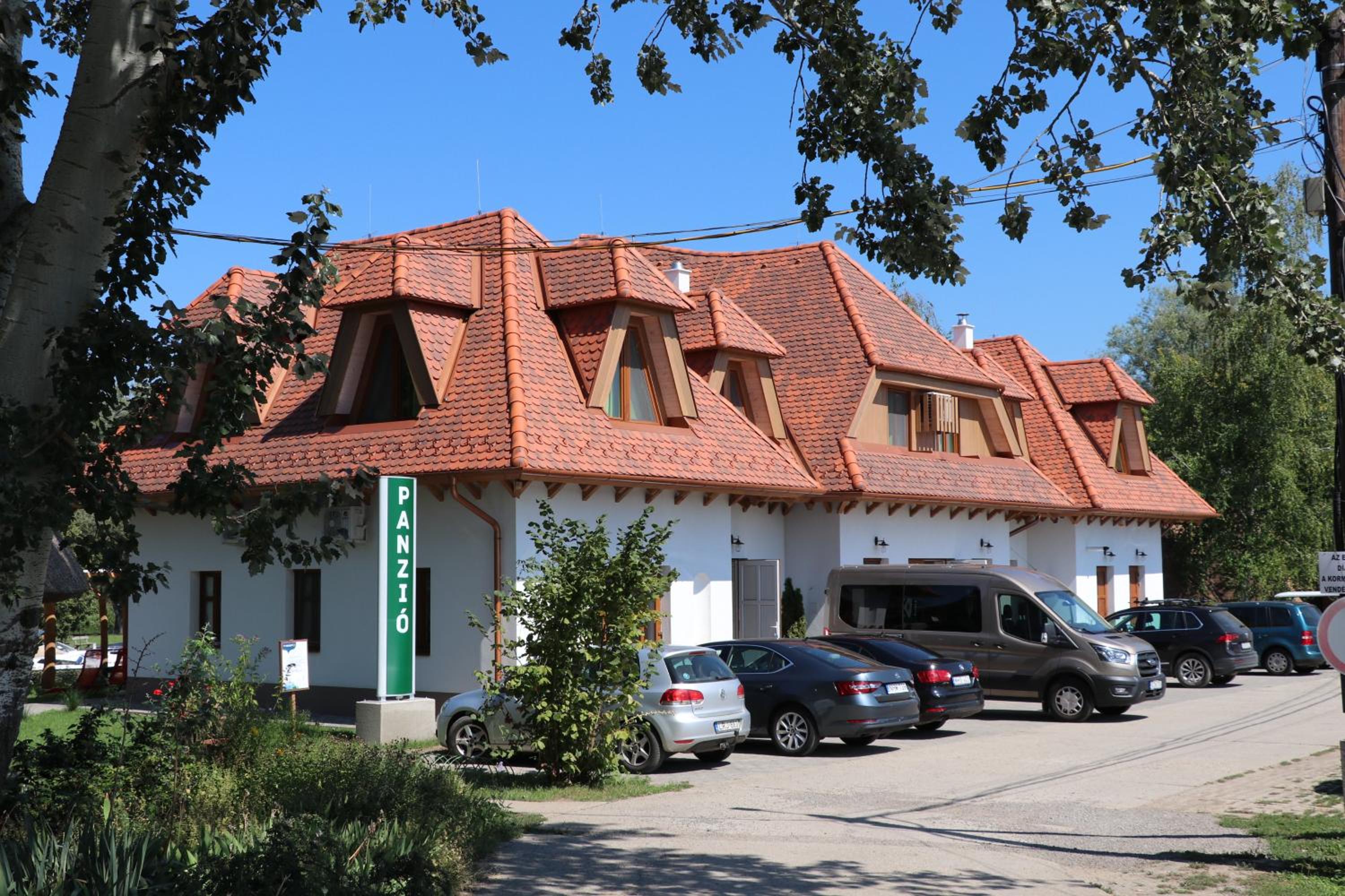 Kormorán tóparti szobák