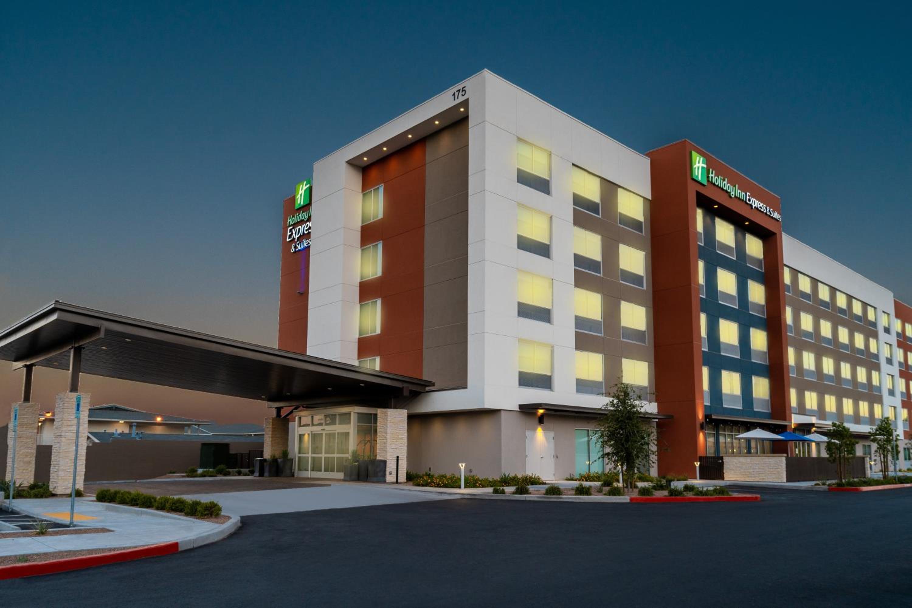 Hotel Holiday Inn Express & Suites Las Vegas - E Tropicana By Ihg