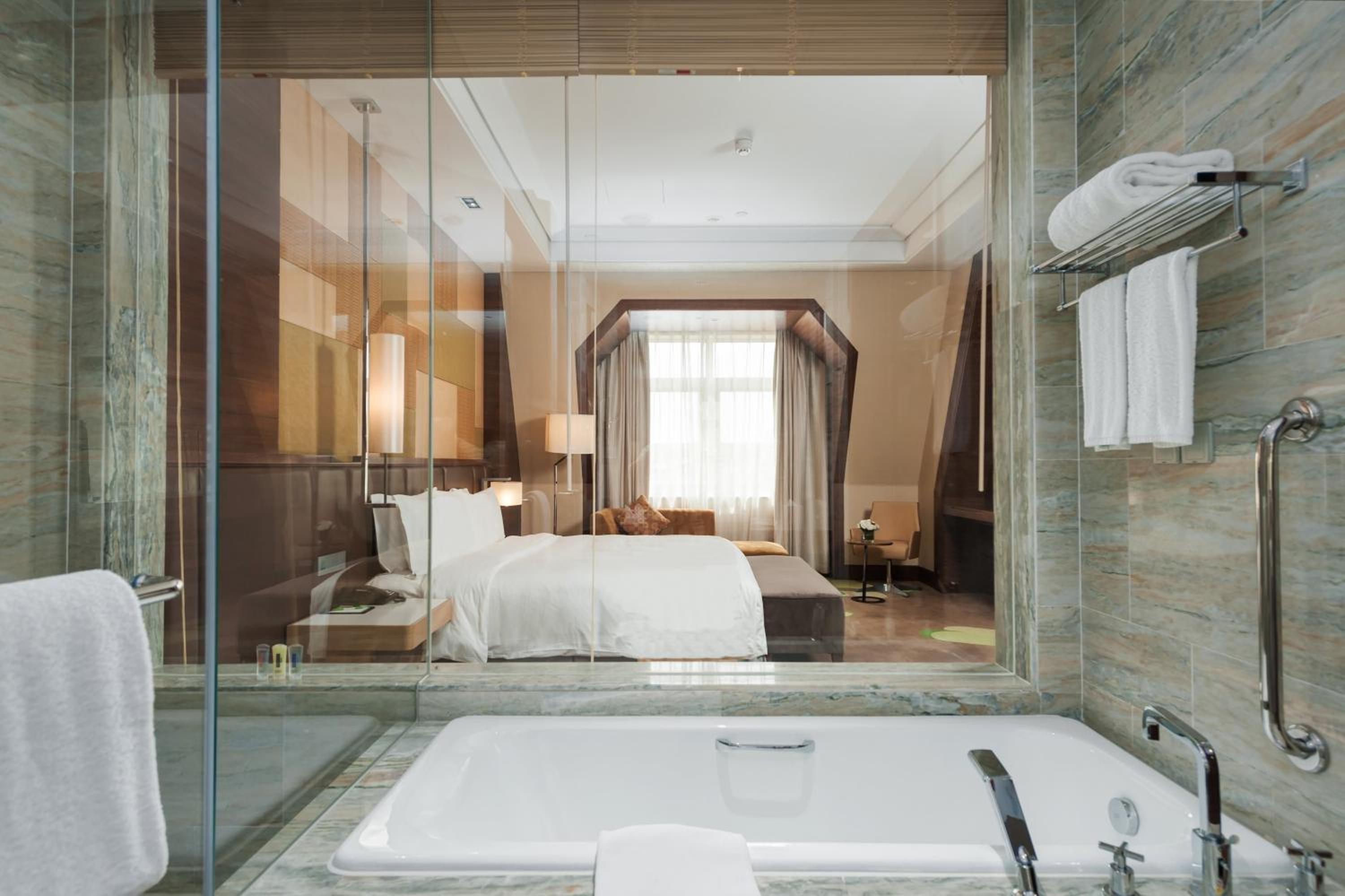 Holiday Inn Qingdao Expo, an IHG Hotel
