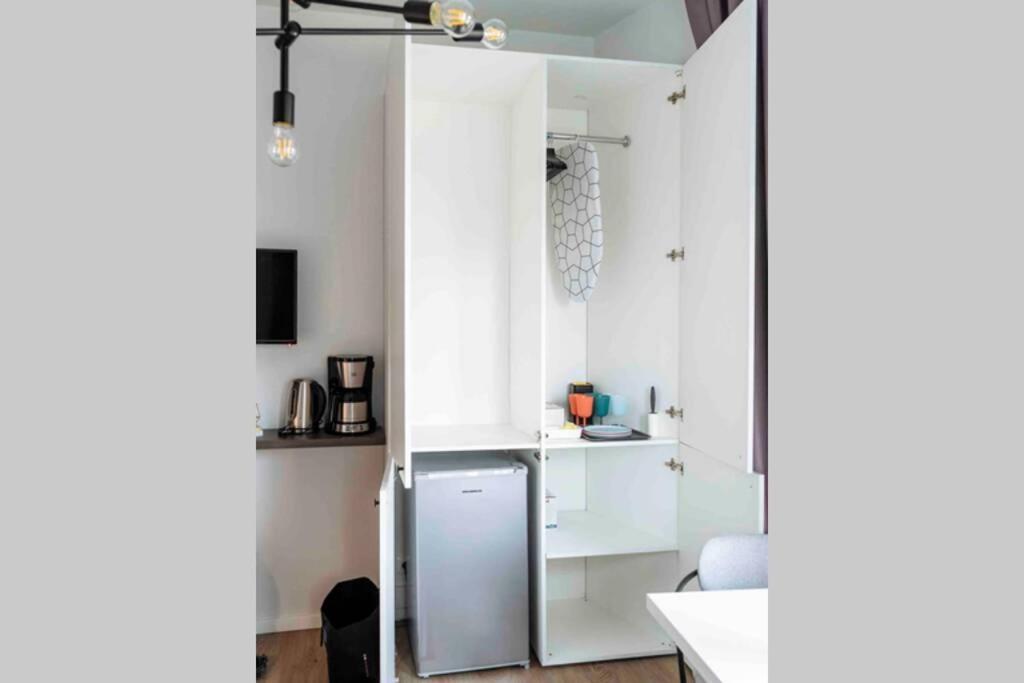 Beautiful Studio - Top Location - Netflix view 3