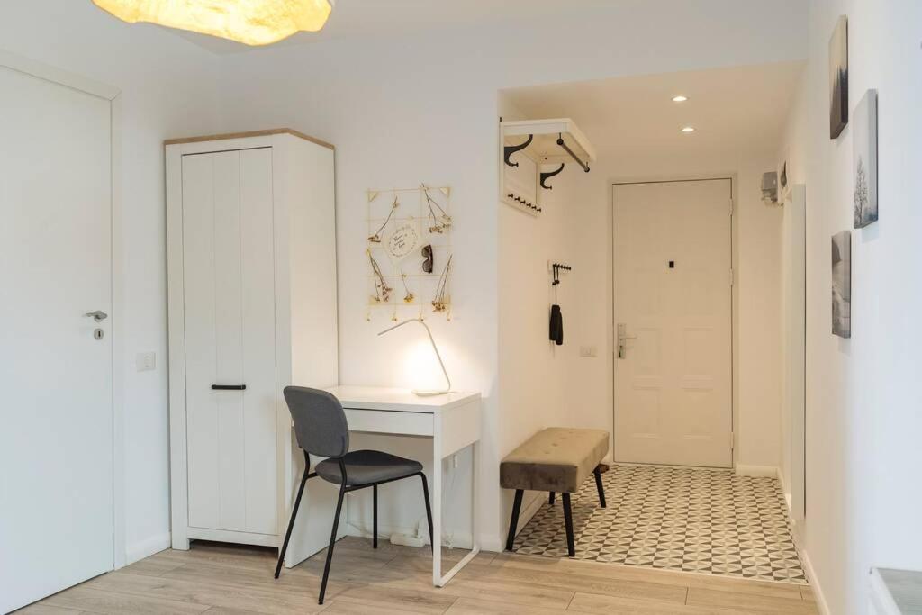 Sunny 2BR Flat - Old Town View view 4