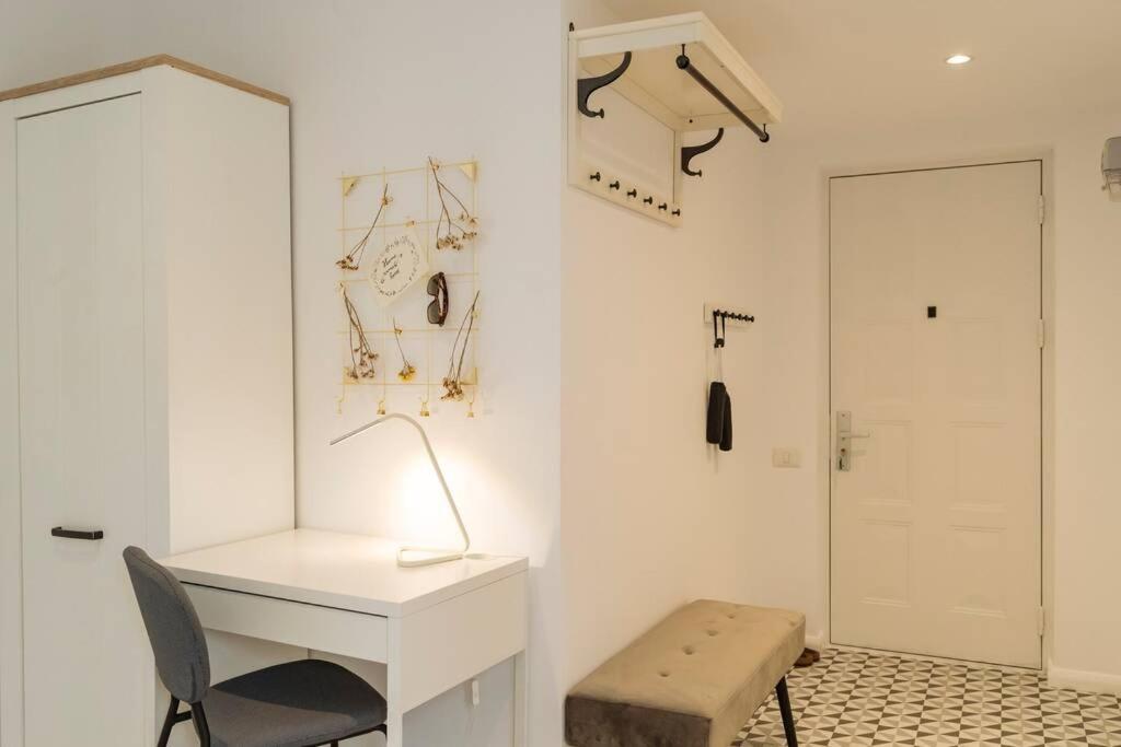 Sunny 2BR Flat - Old Town View view 3
