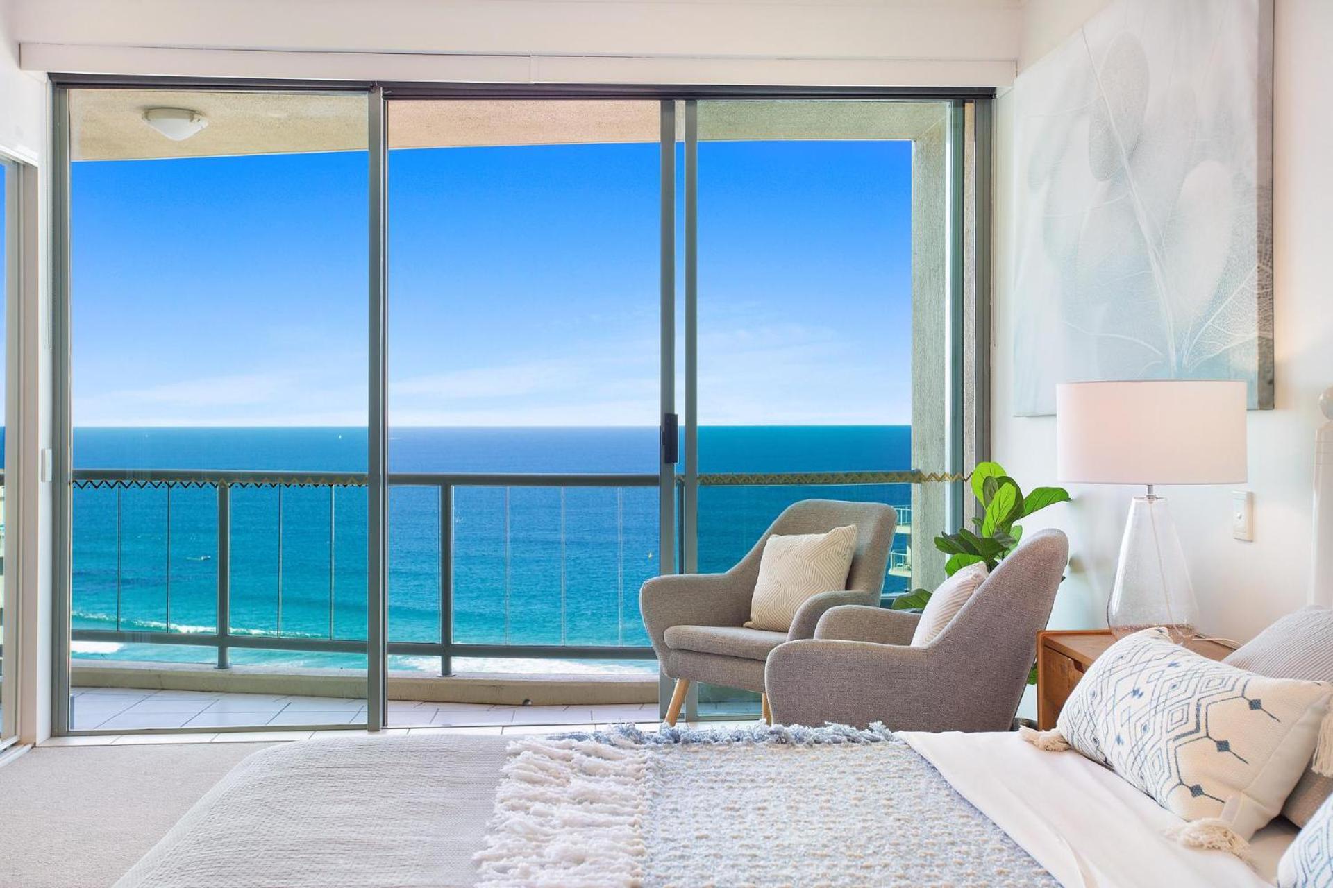 Resort style 3br unit w/ huge entertainers balcony
