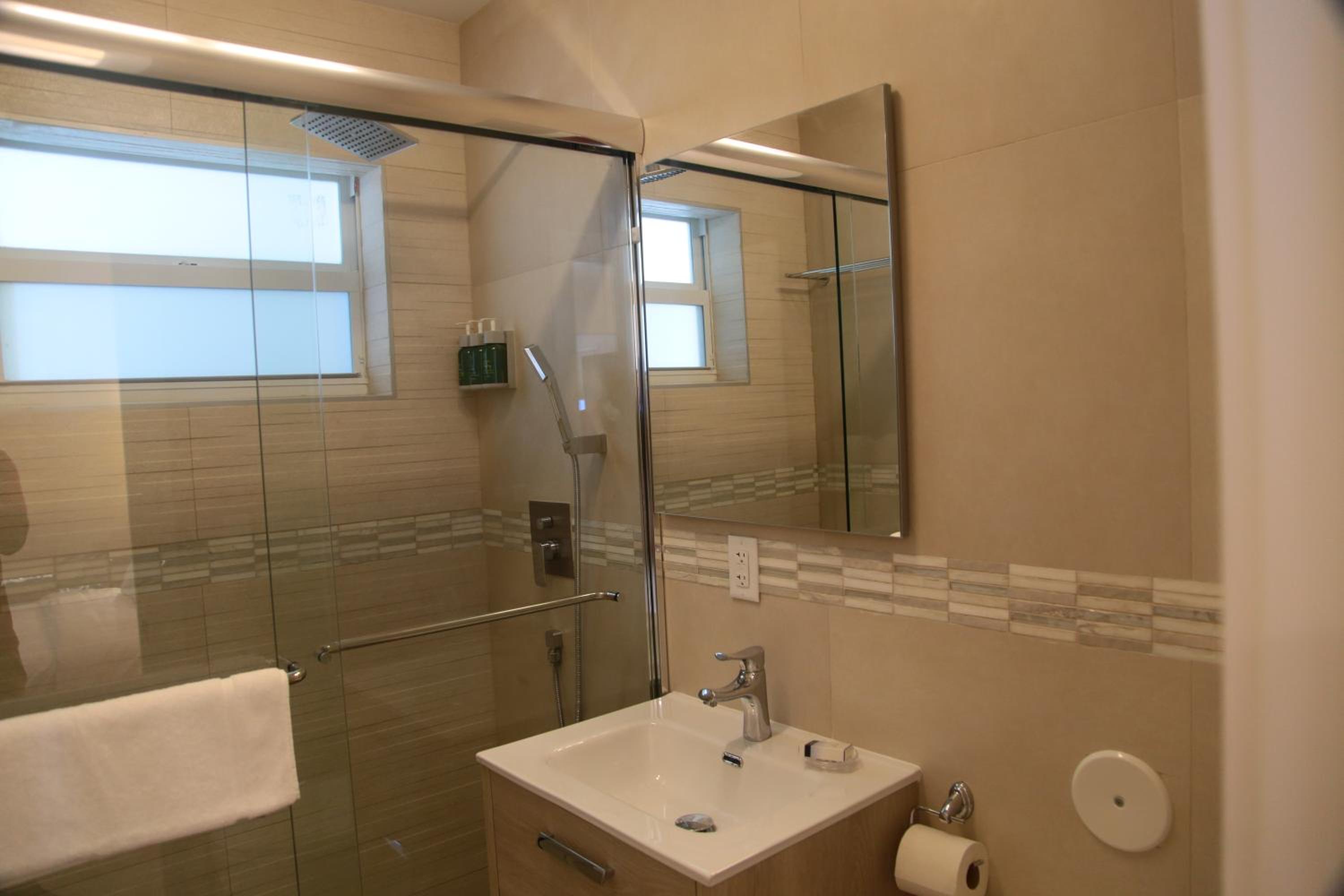 Diane Oceanfront Suites