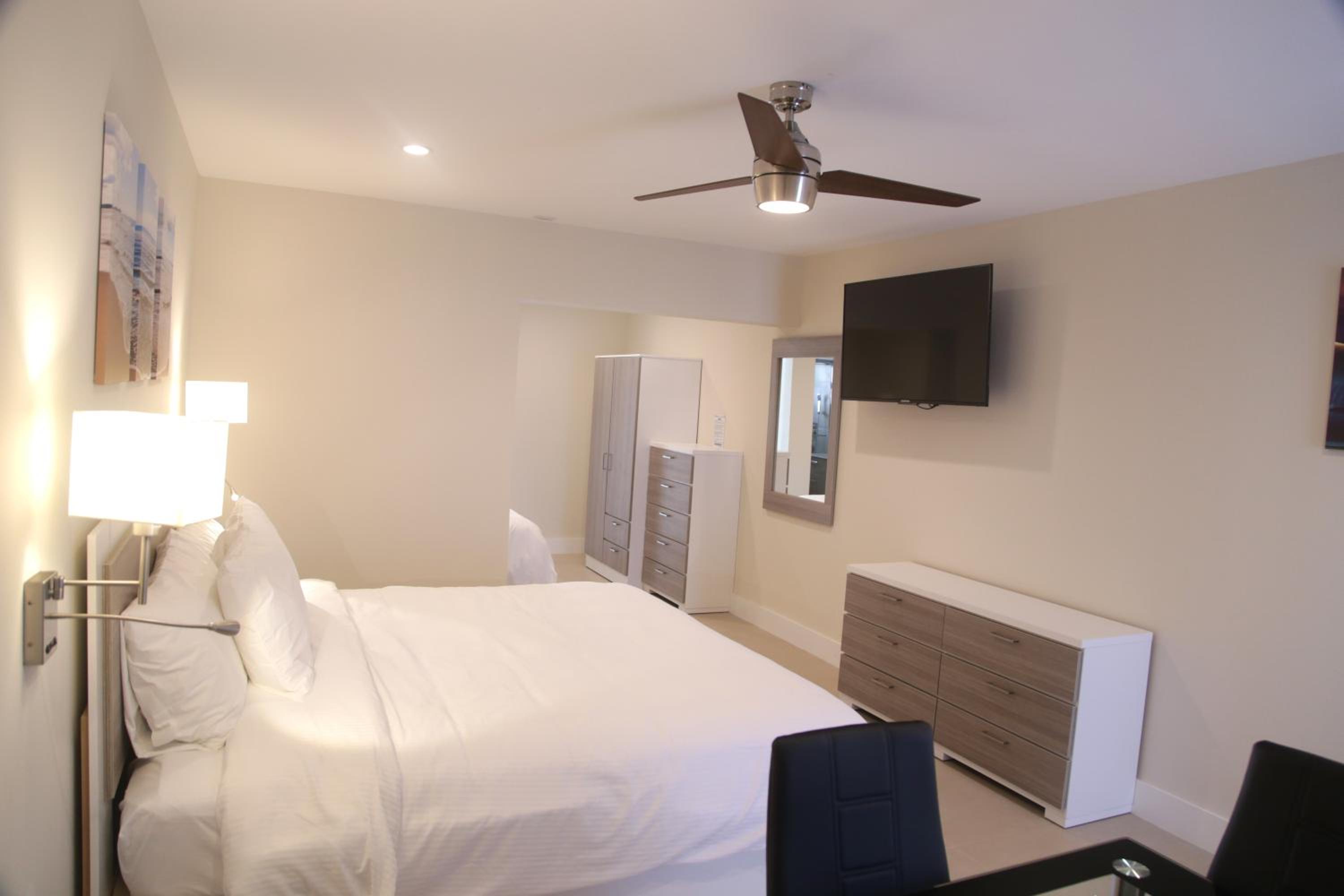 Diane Oceanfront Suites