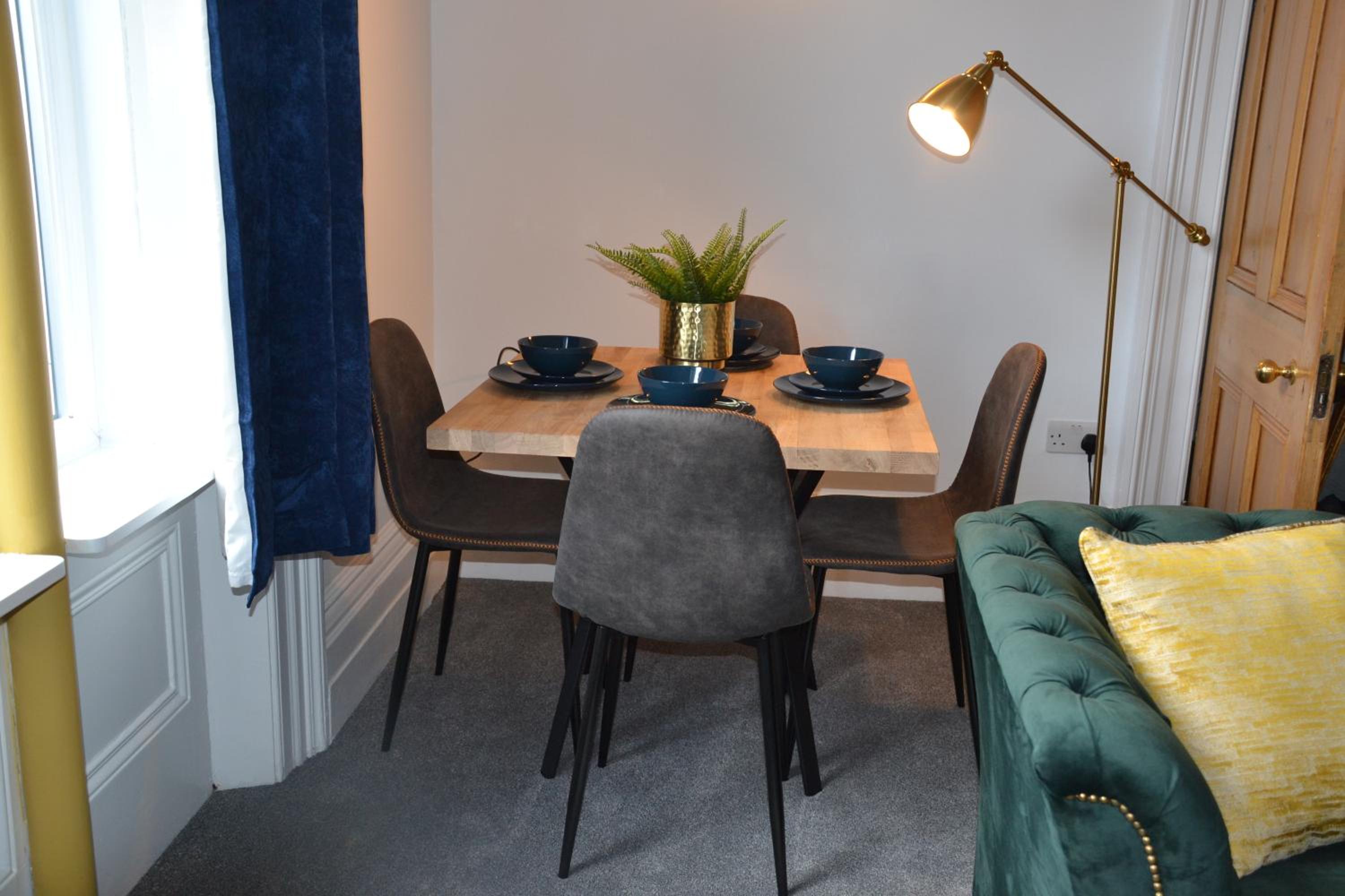 Mayflower 2 bed Boutique Apartment - STAYSEEKERS