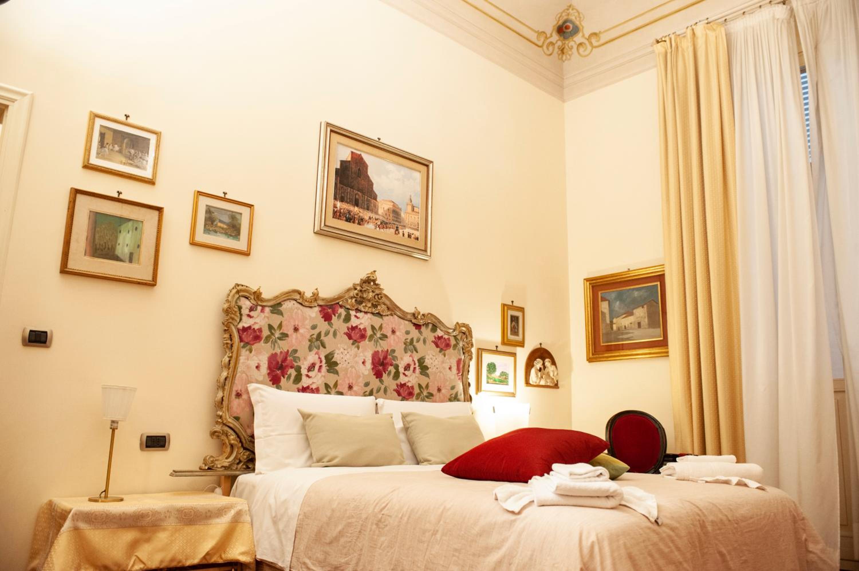Hotel Gran Suite Piazza Maggiore - T&T communications - Image 1