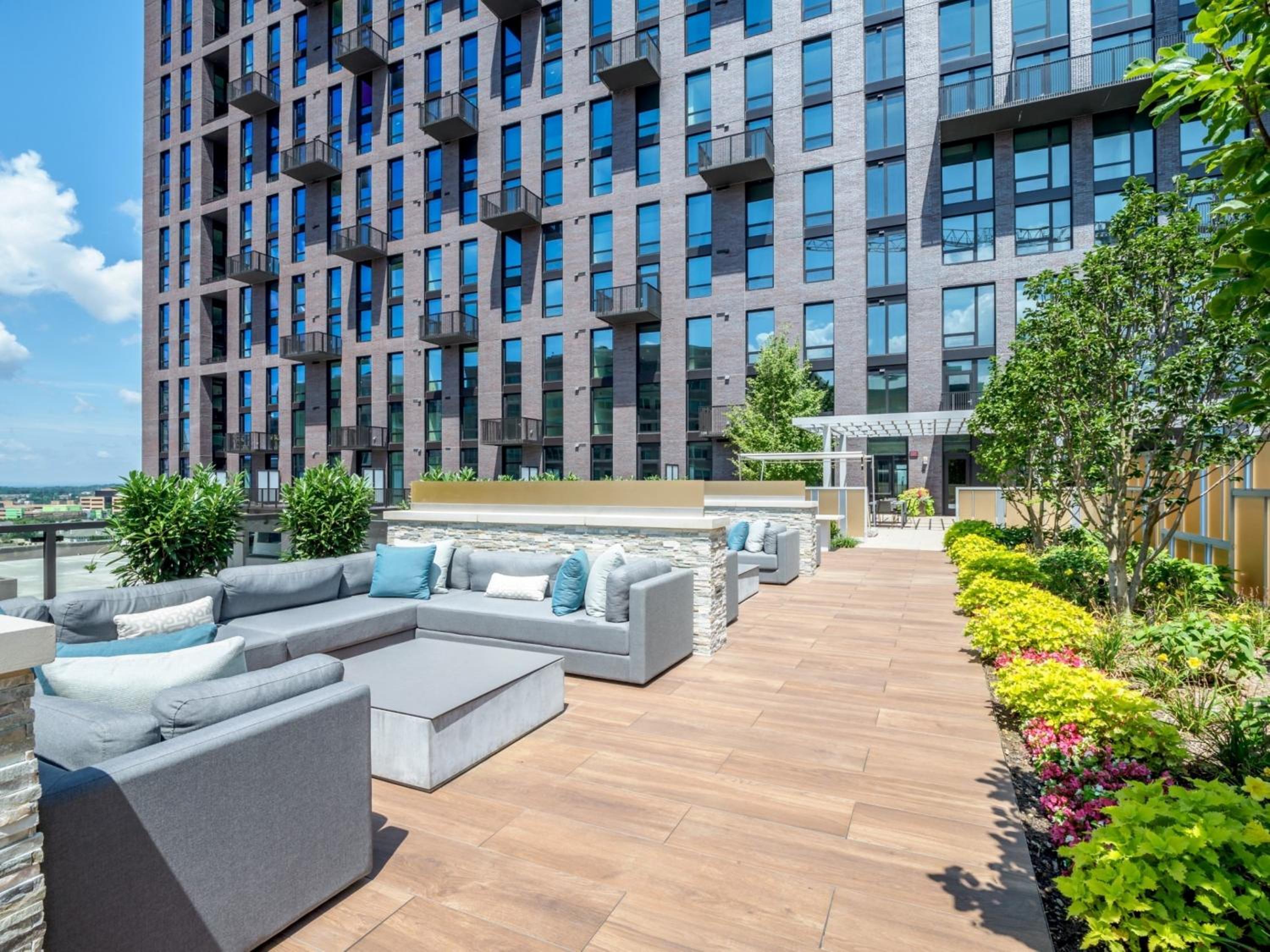Bluebird Suites at Reston Town Center - Property Image 12