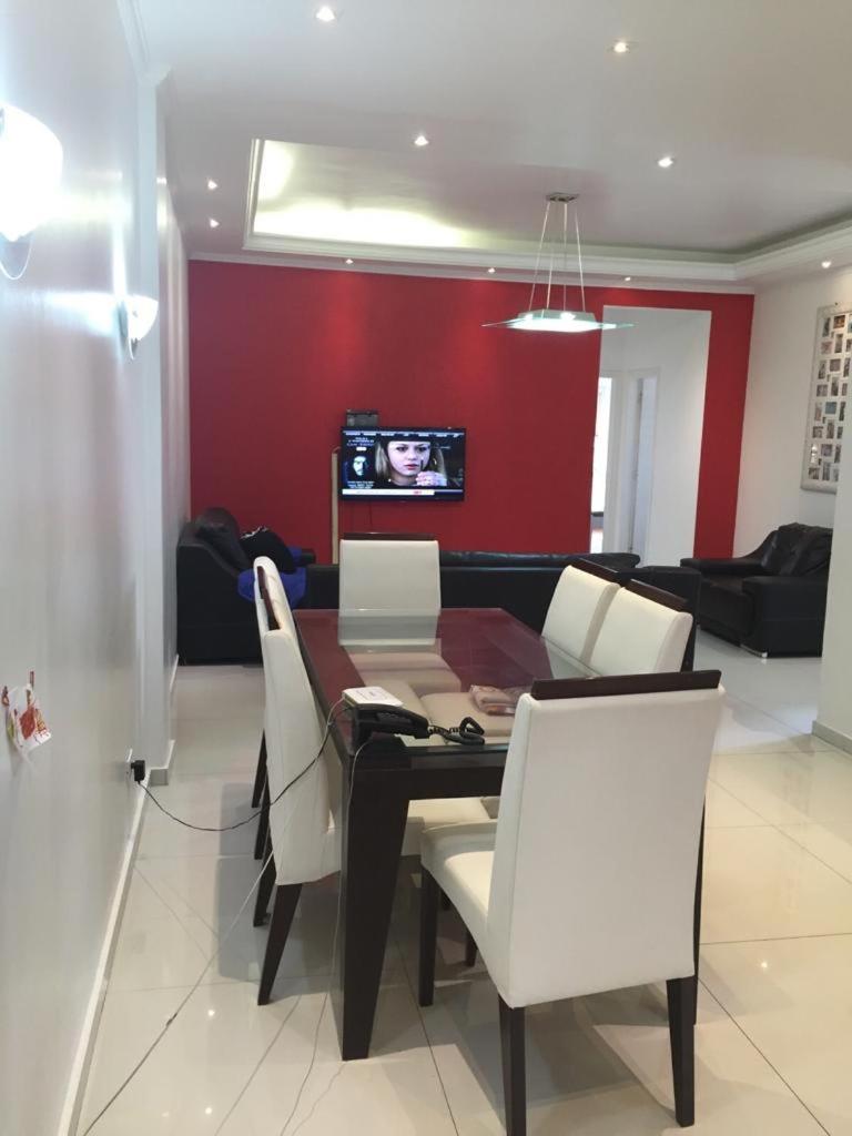 Apartamento para pessoas de família ou a negócio, Ap Grande 3 quartos no Brás próximo igreja Mundial,mercado municipal, 25 de março, templo Salomão, metro 