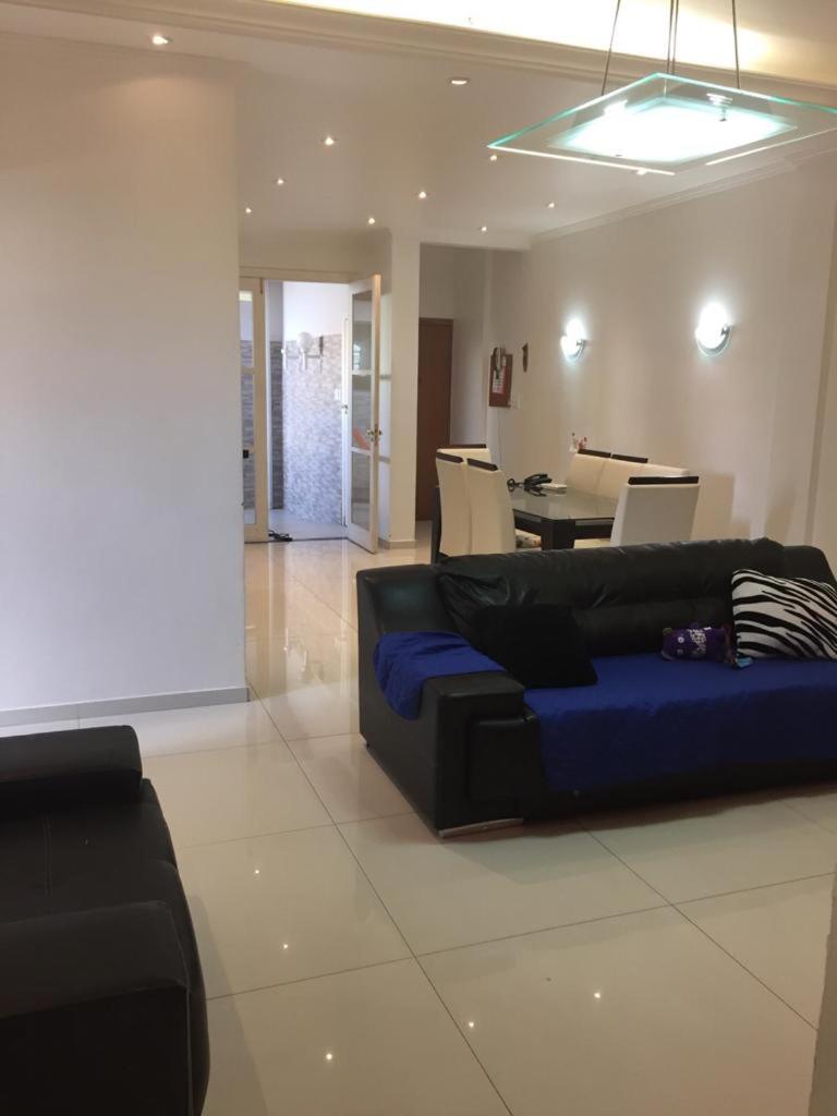 Apartamento para pessoas de família ou a negócio, Ap Grande 3 quartos no Brás próximo igreja Mundial,mercado municipal, 25 de março, templo Salomão, metro 