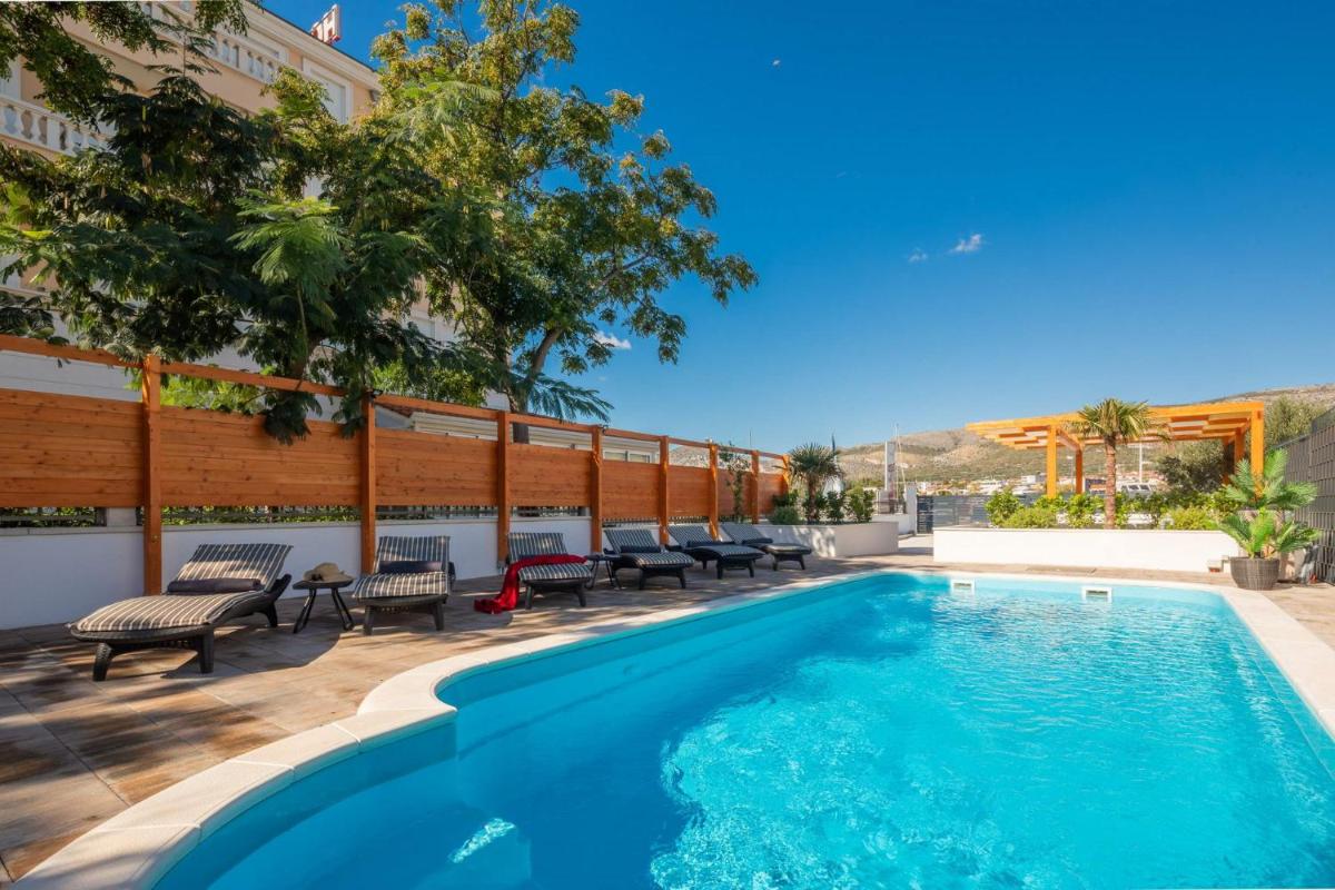 Luxury Villa Citadella with Pool view 5