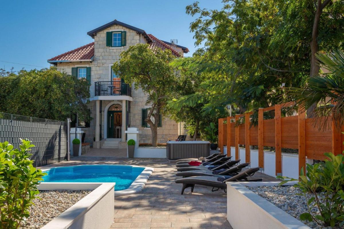 Luxury Villa Citadella with Pool view 2