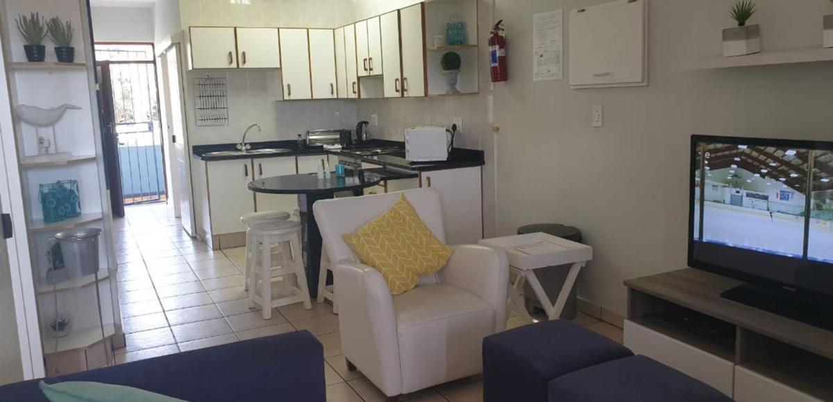 Dumela Margate Flat No 18, Margate, photo 2 of 15