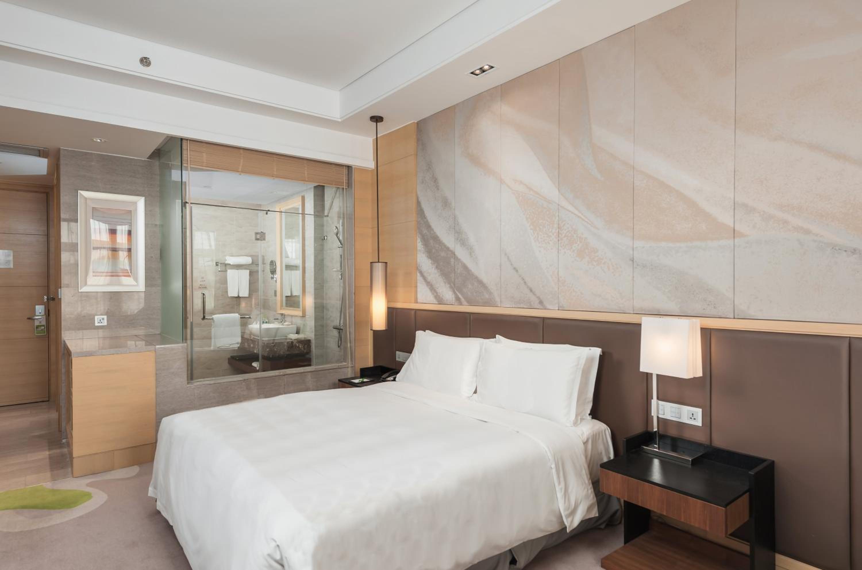 Holiday Inn Qingdao Expo, an IHG Hotel