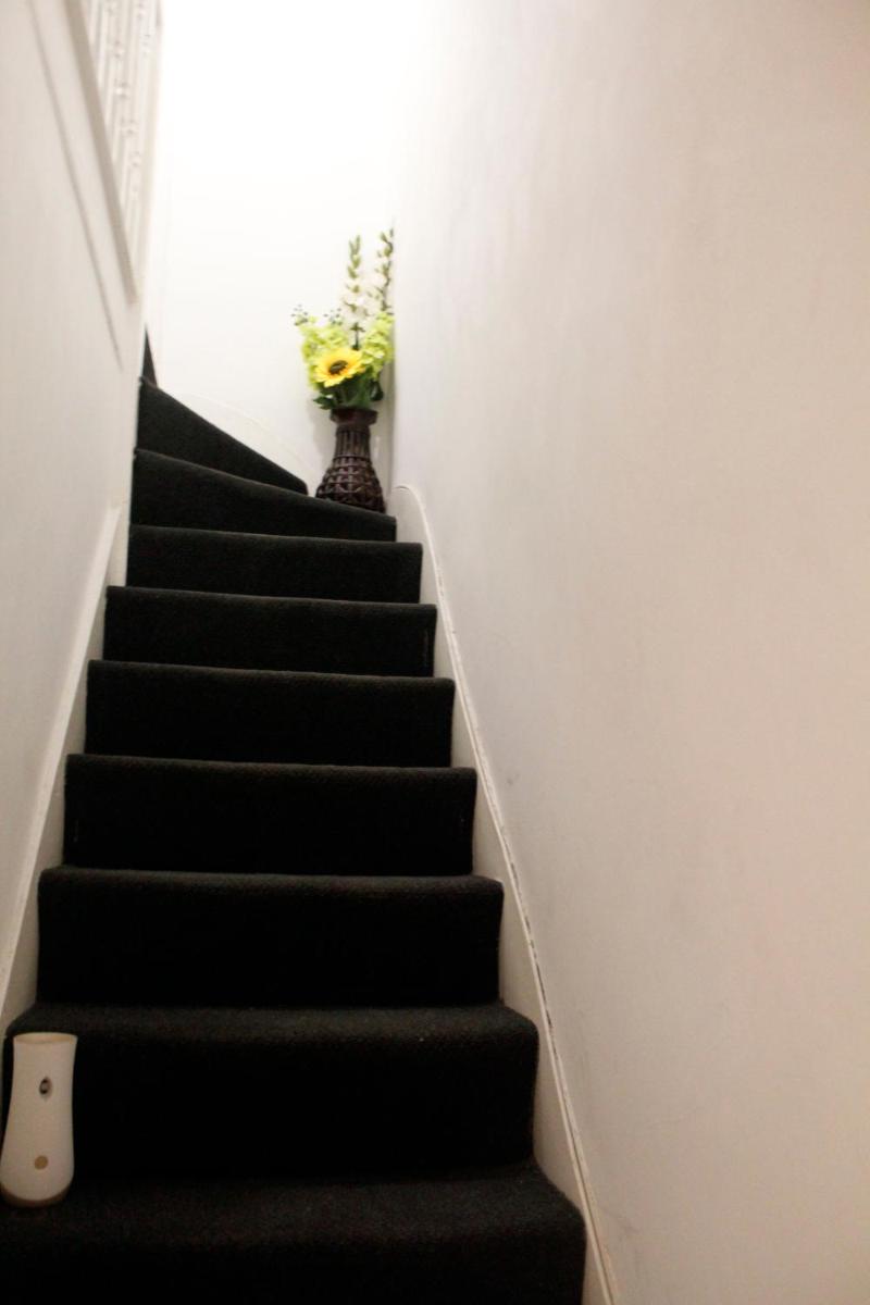 cozy rooms in London Townhouse fast links to Central