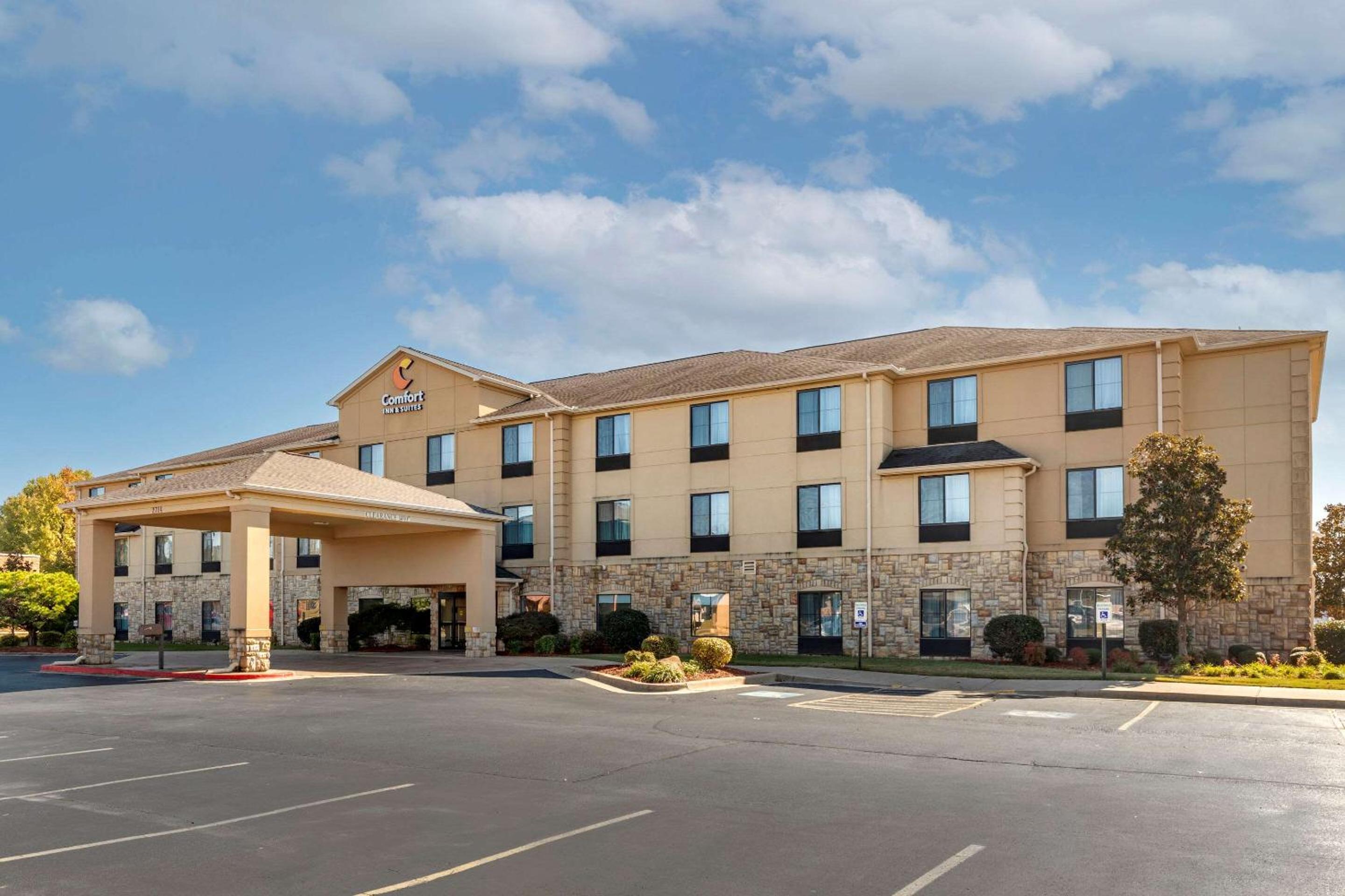 Russellville Vacations - Comfort Inn  Suites Russellville I-40 - Property Image 1