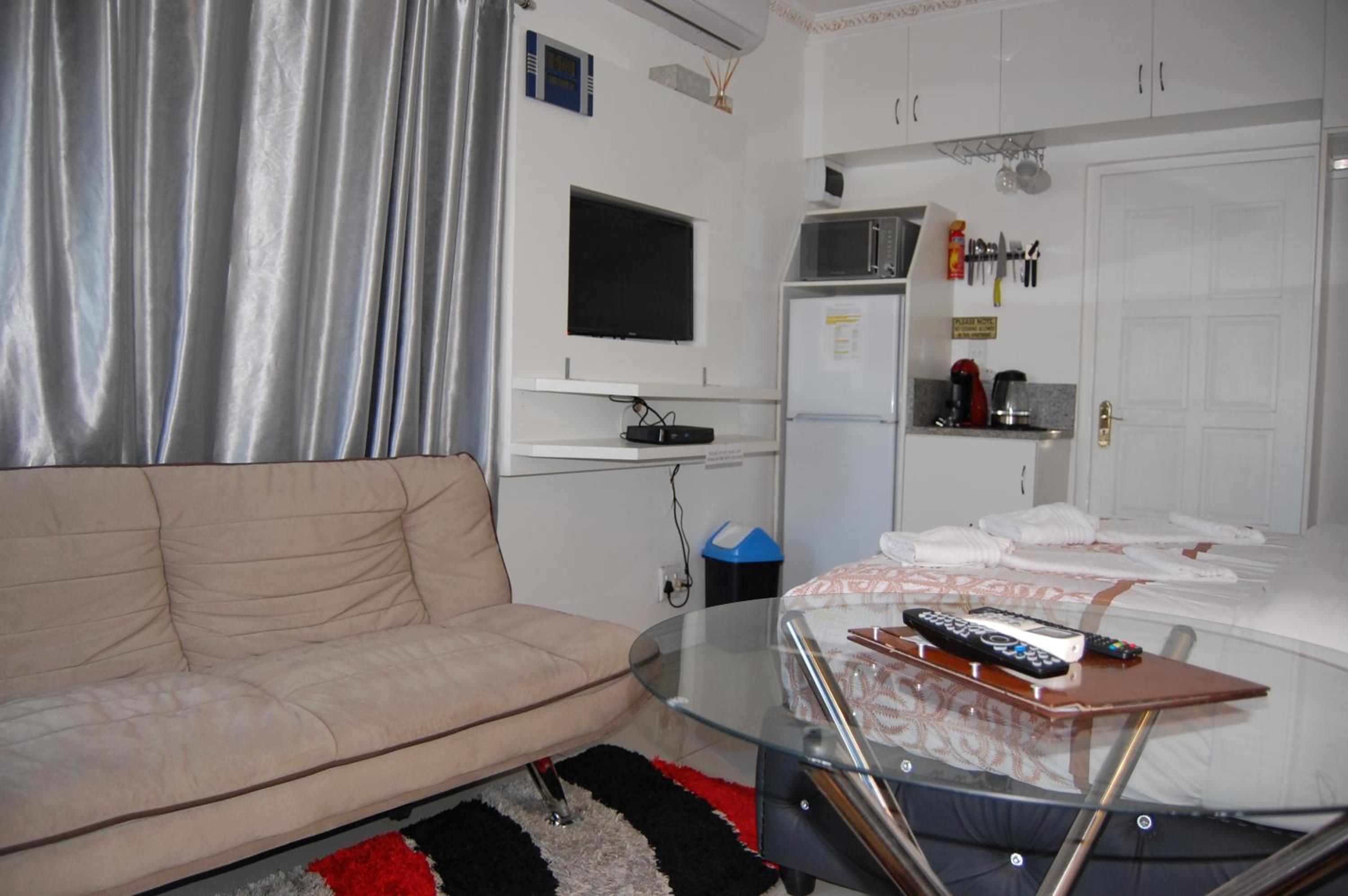 RJs Guesthouse