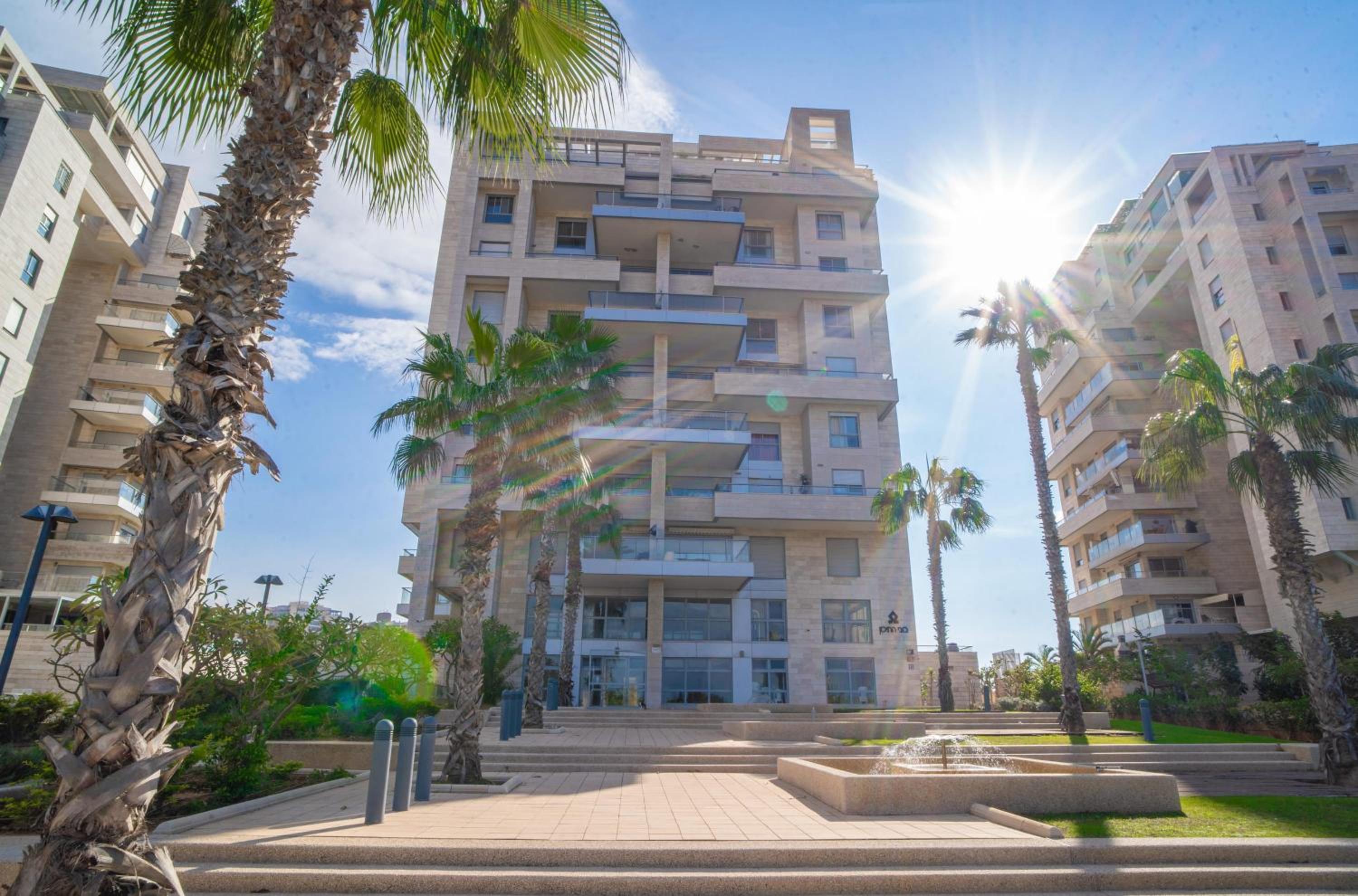 Luxury Marina Beachfront by Airsuite