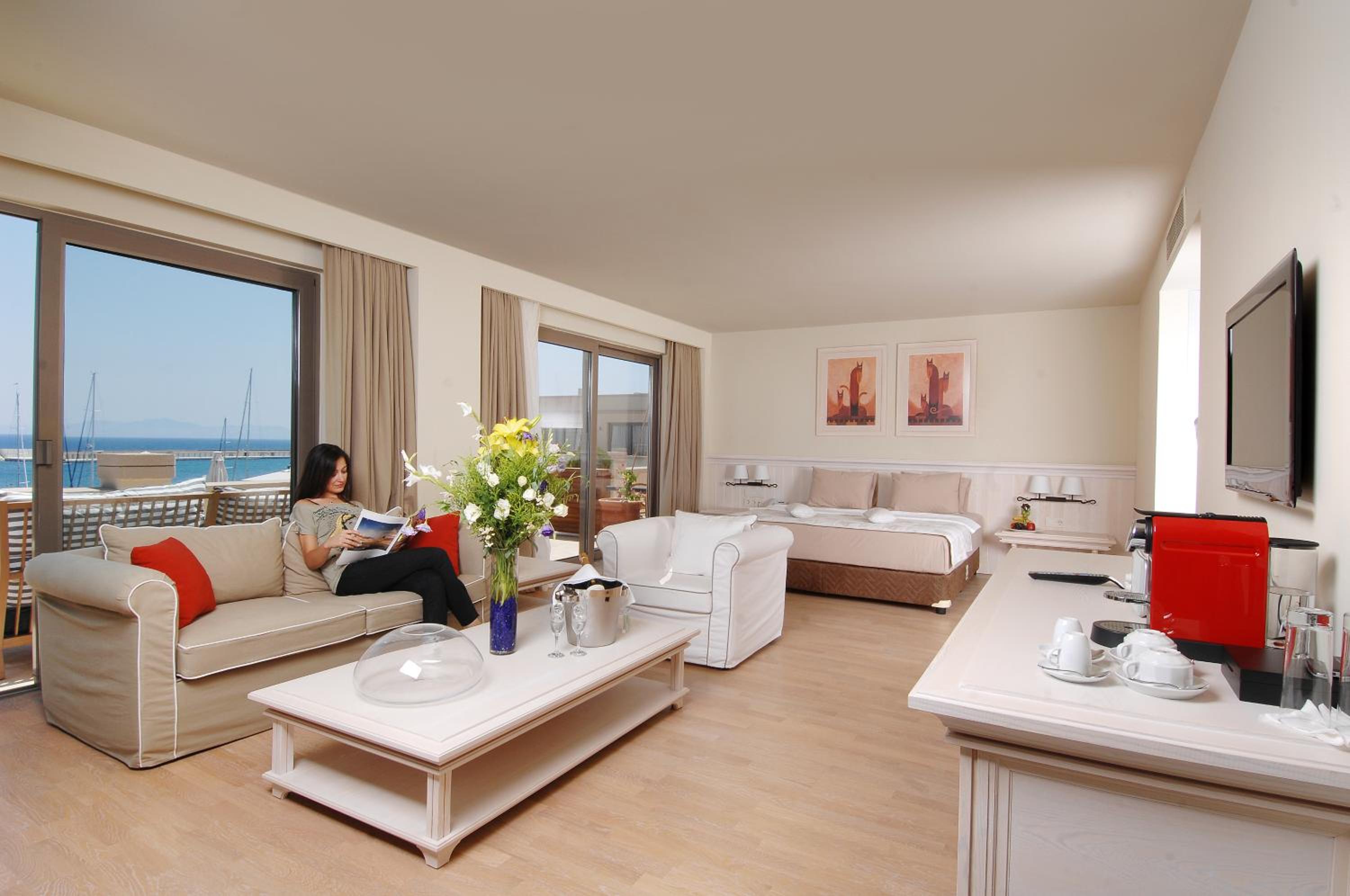 Yacht Club - Image 51